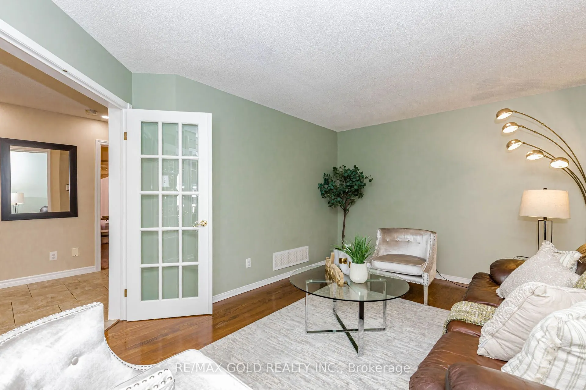 93 Lauchlin Crescent