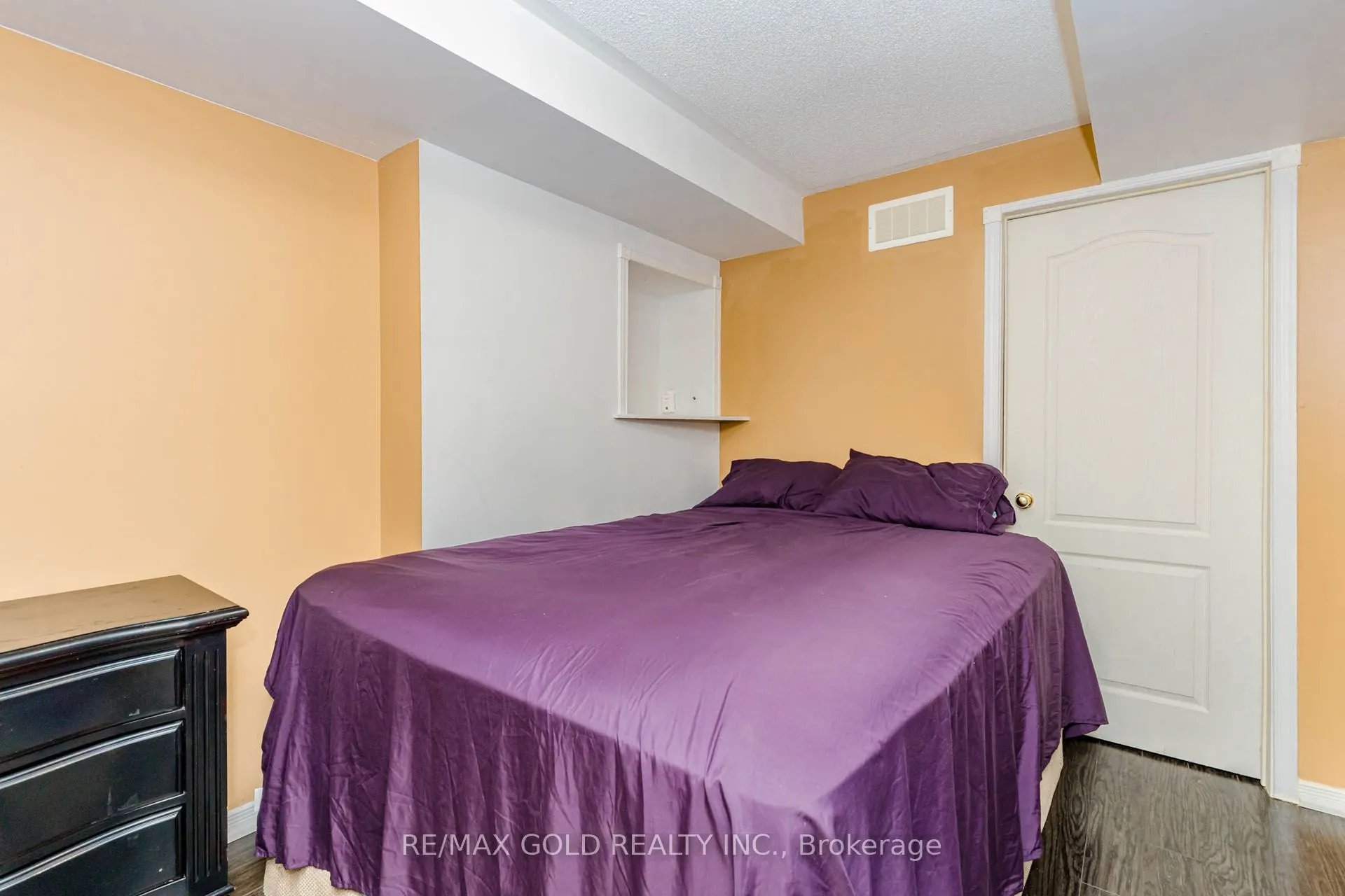 93 Lauchlin Crescent