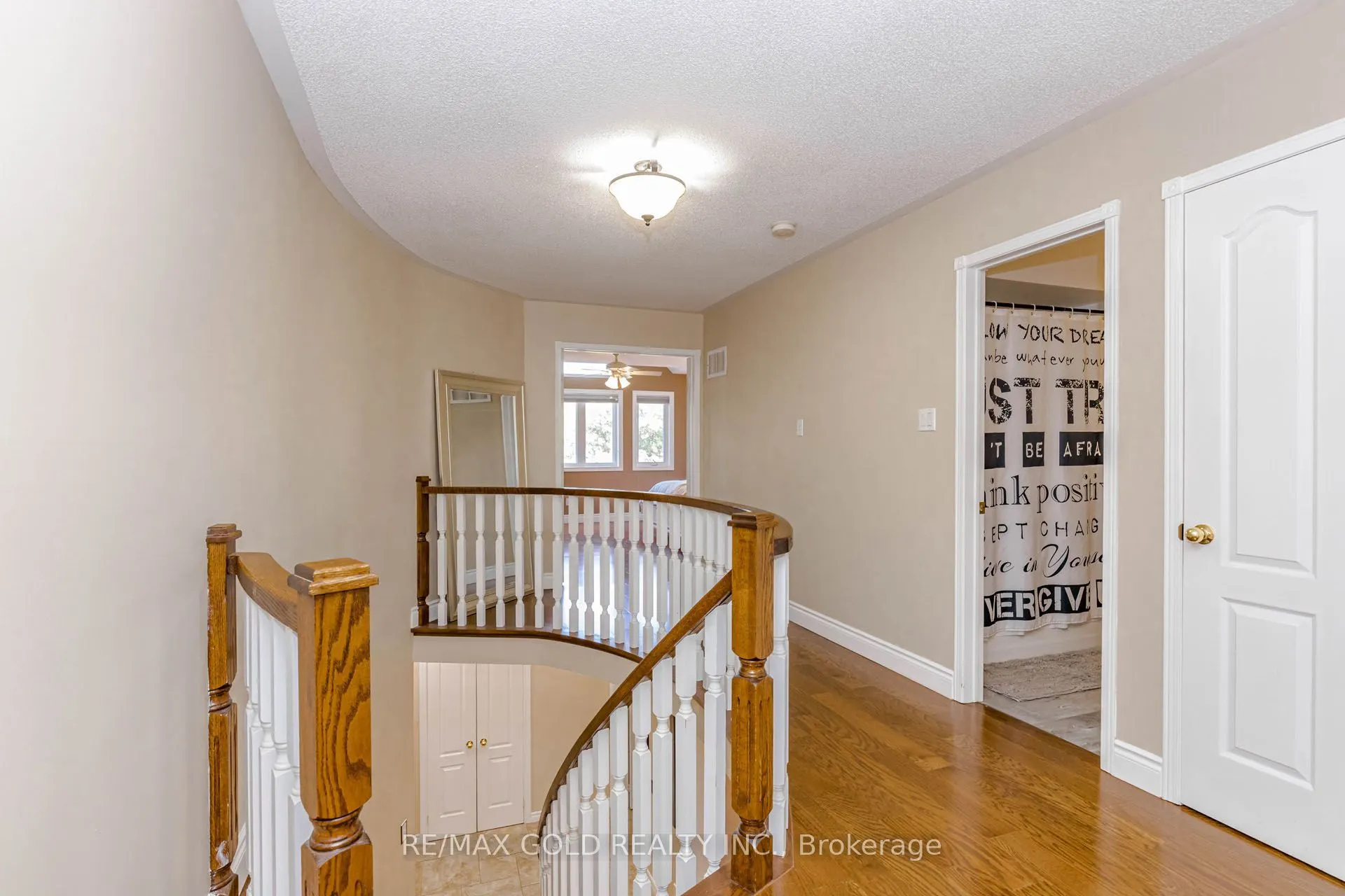 93 Lauchlin Crescent