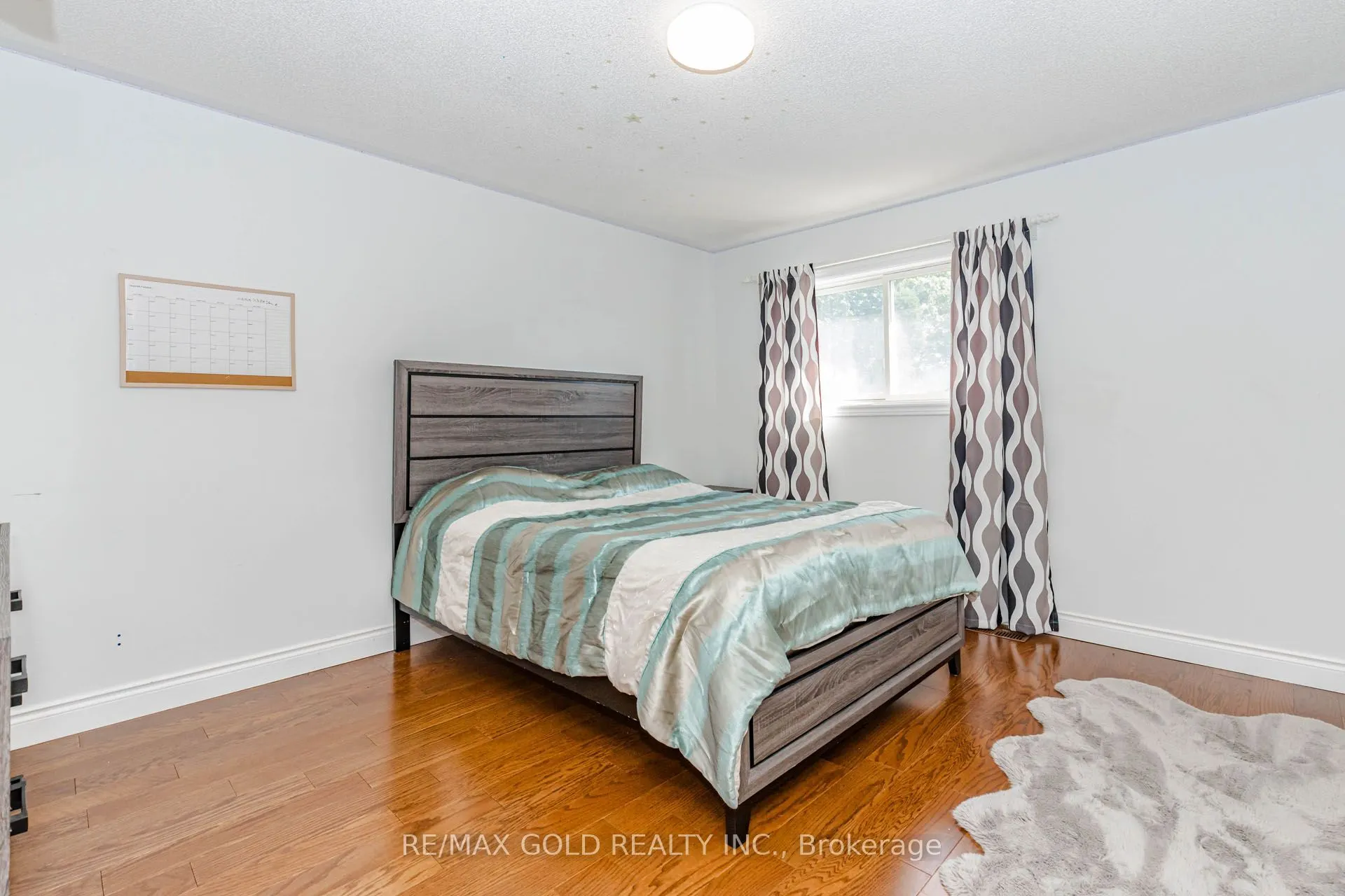 93 Lauchlin Crescent