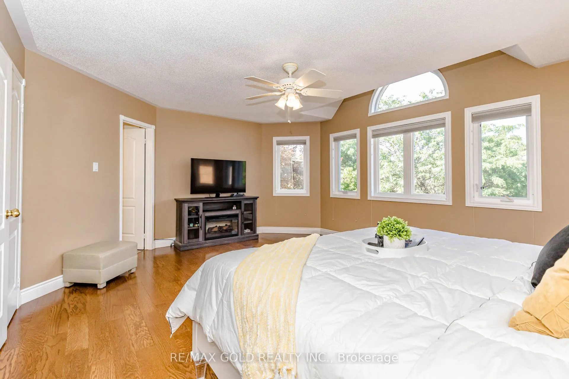 93 Lauchlin Crescent