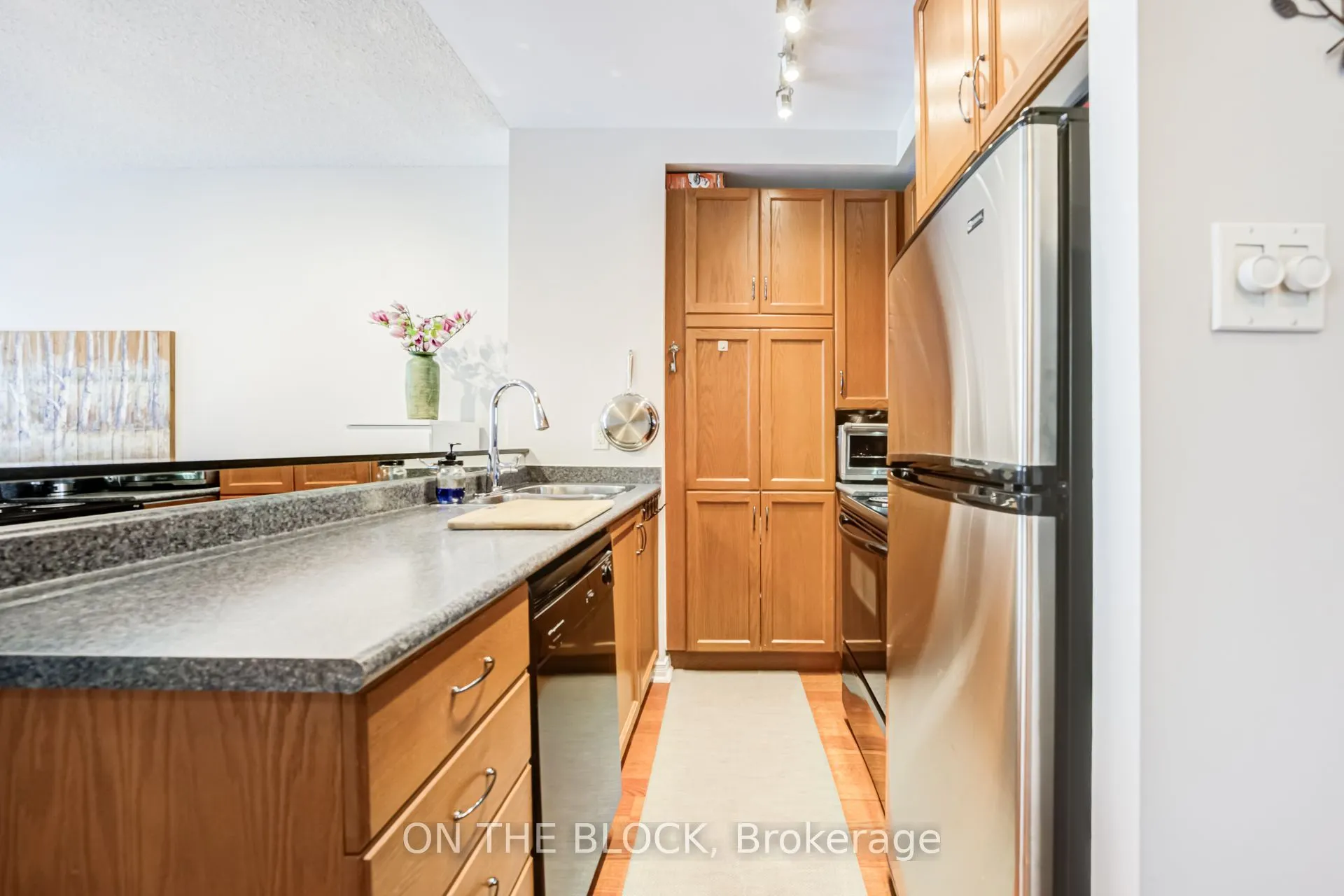 2495 Dundas Street W #107