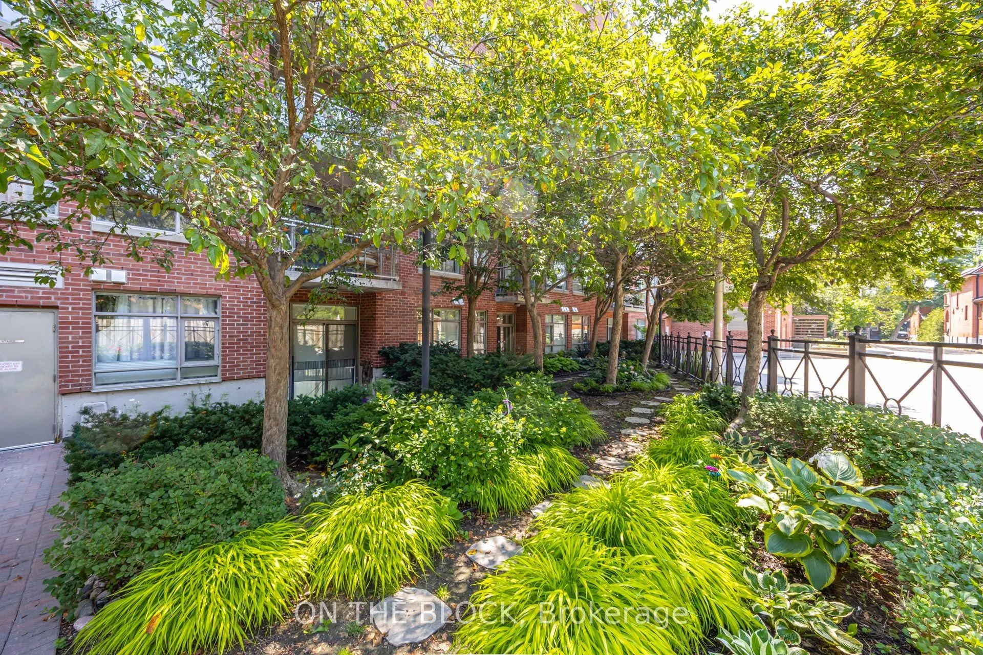 2495 Dundas Street W #107