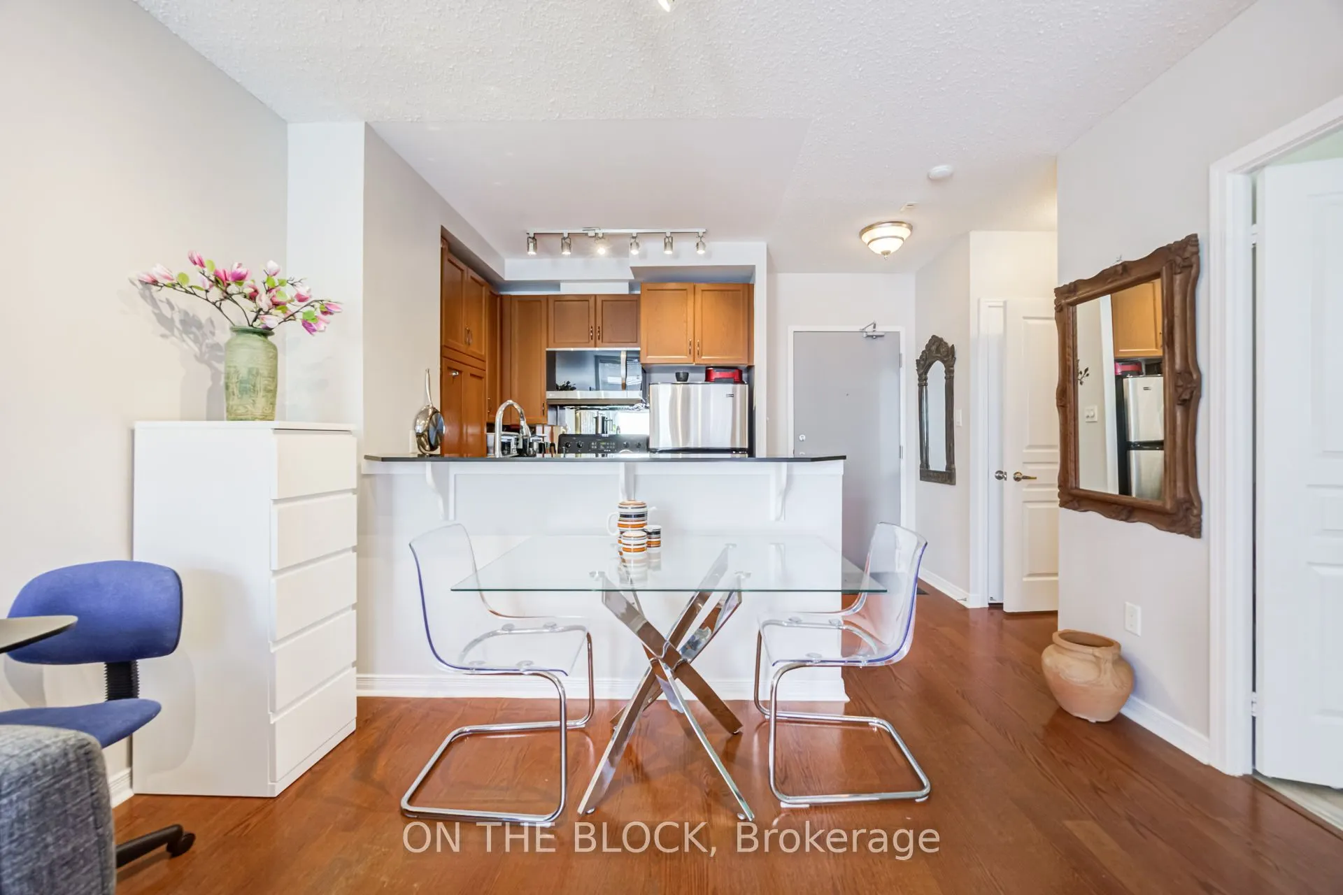 2495 Dundas Street W #107