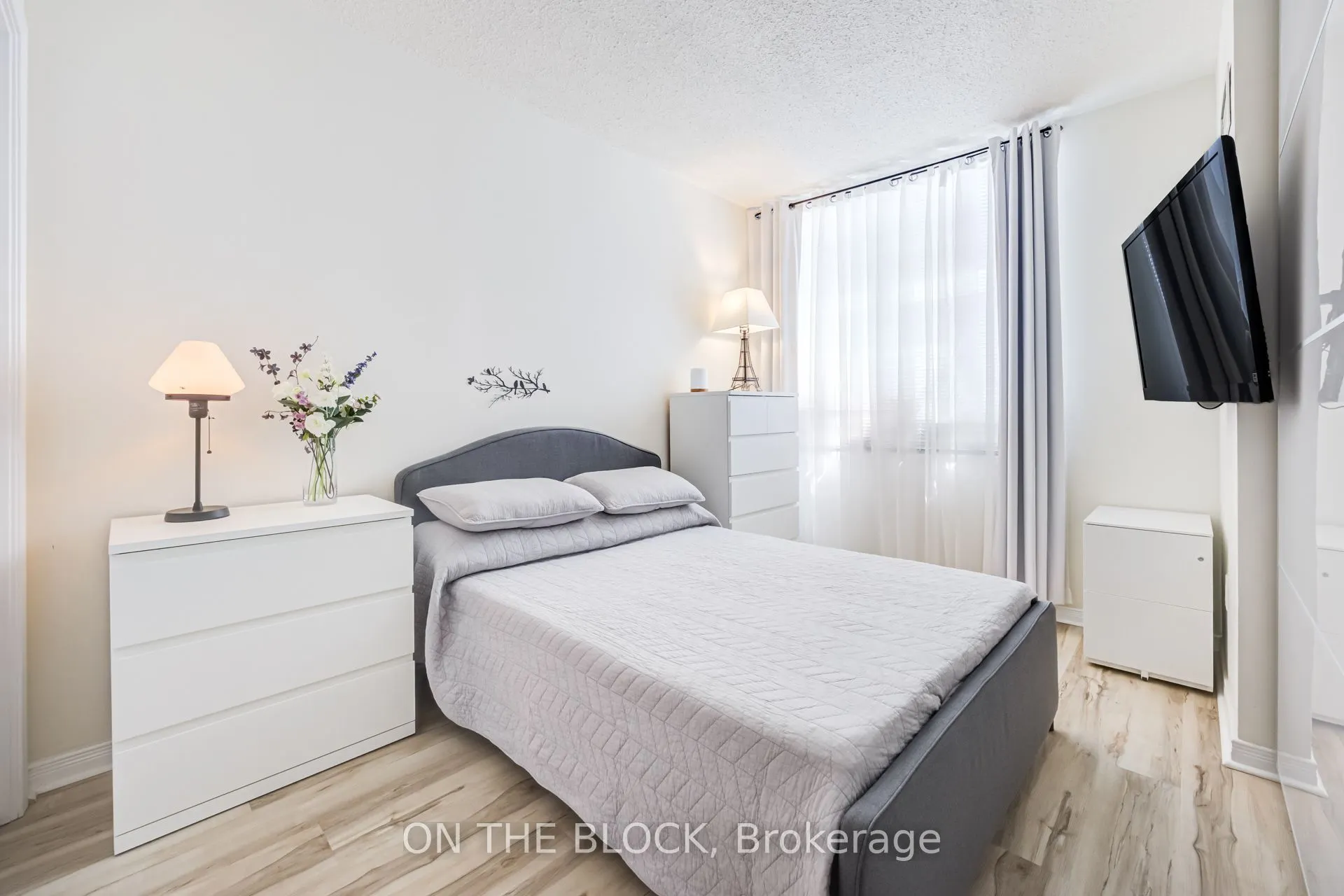 2495 Dundas Street W #107