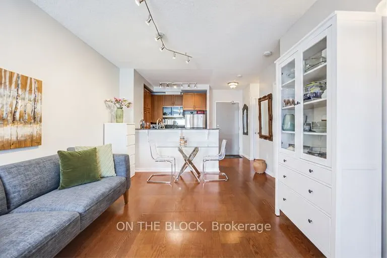 2495 Dundas Street W #107