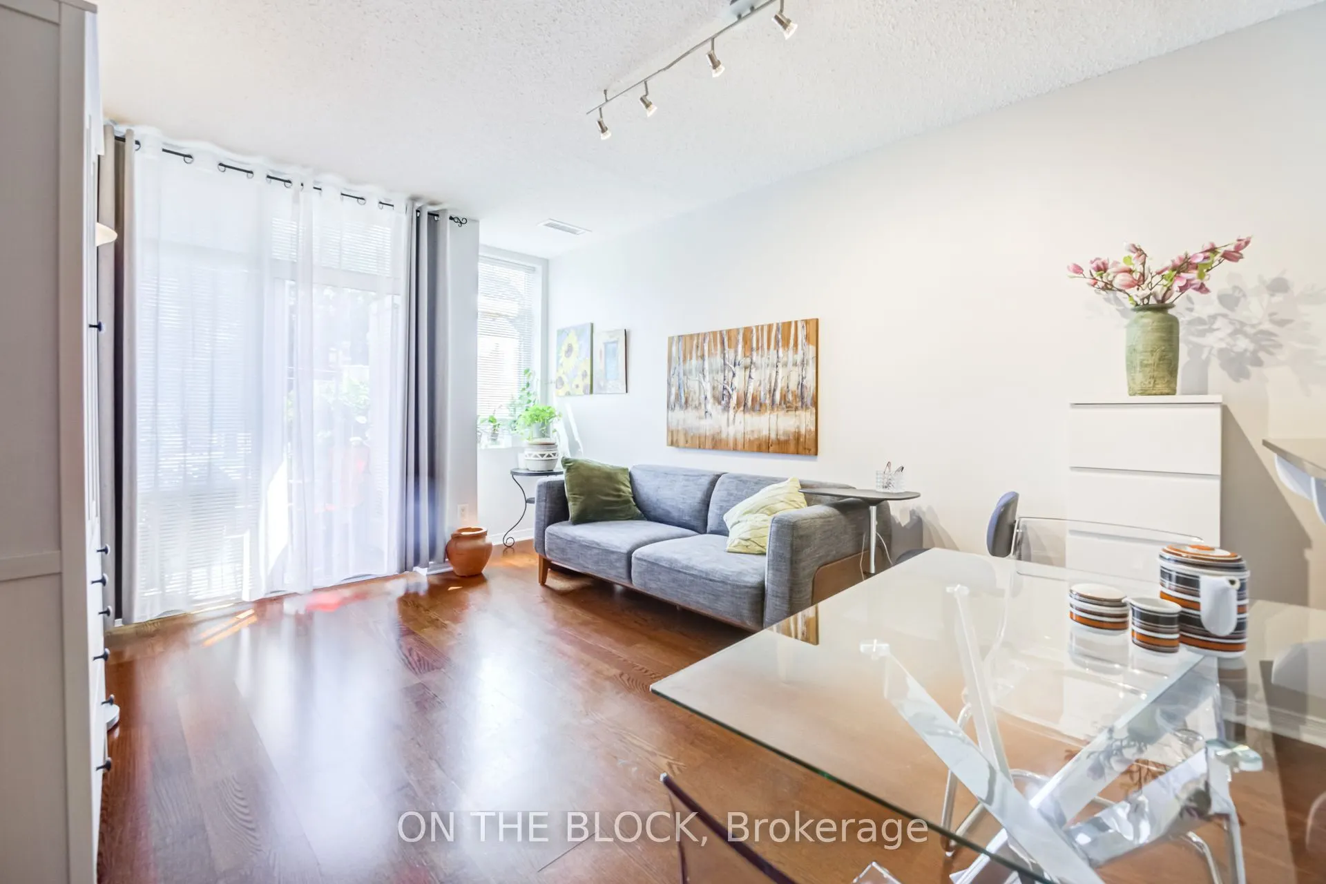 2495 Dundas Street W #107