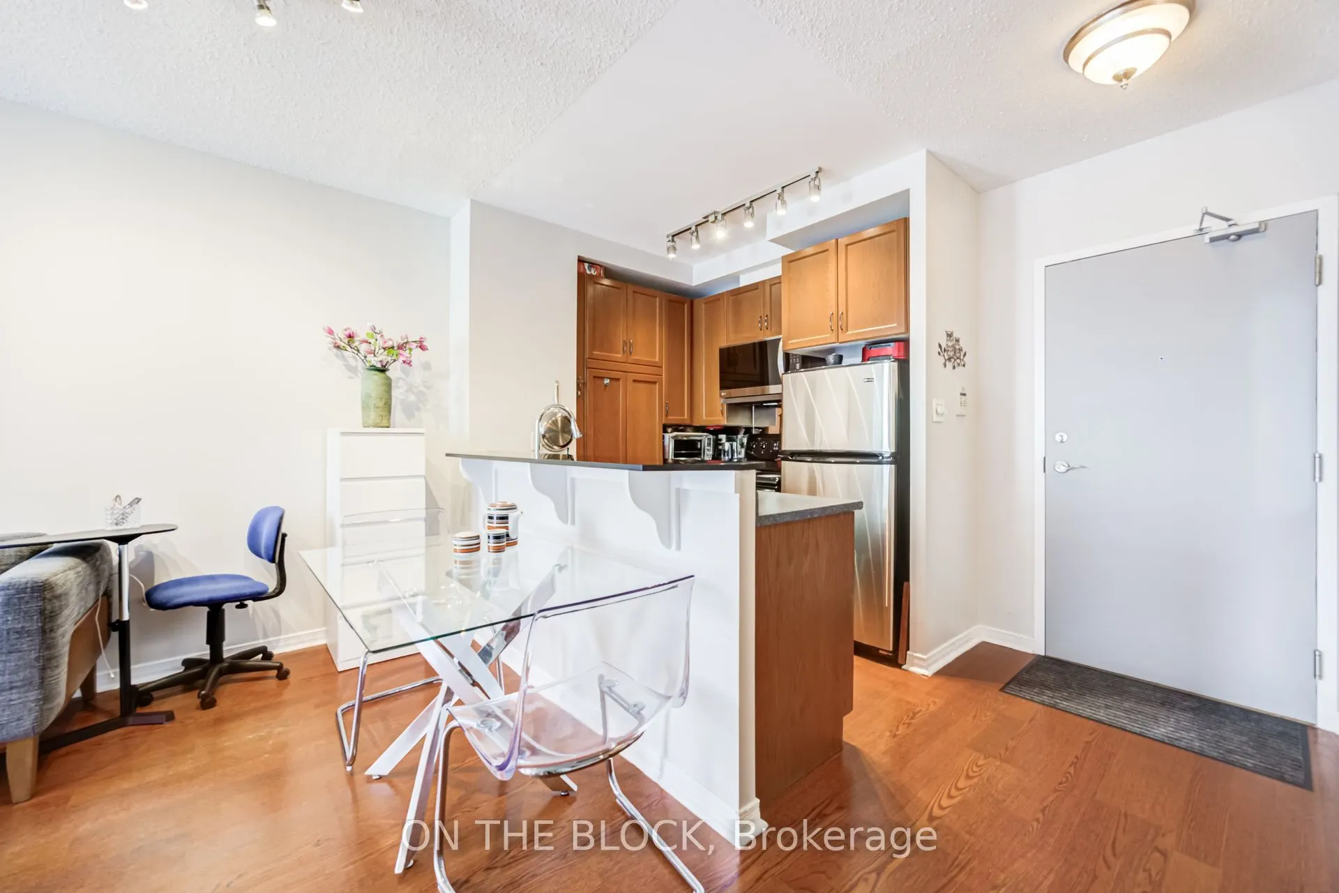 2495 Dundas Street W #107