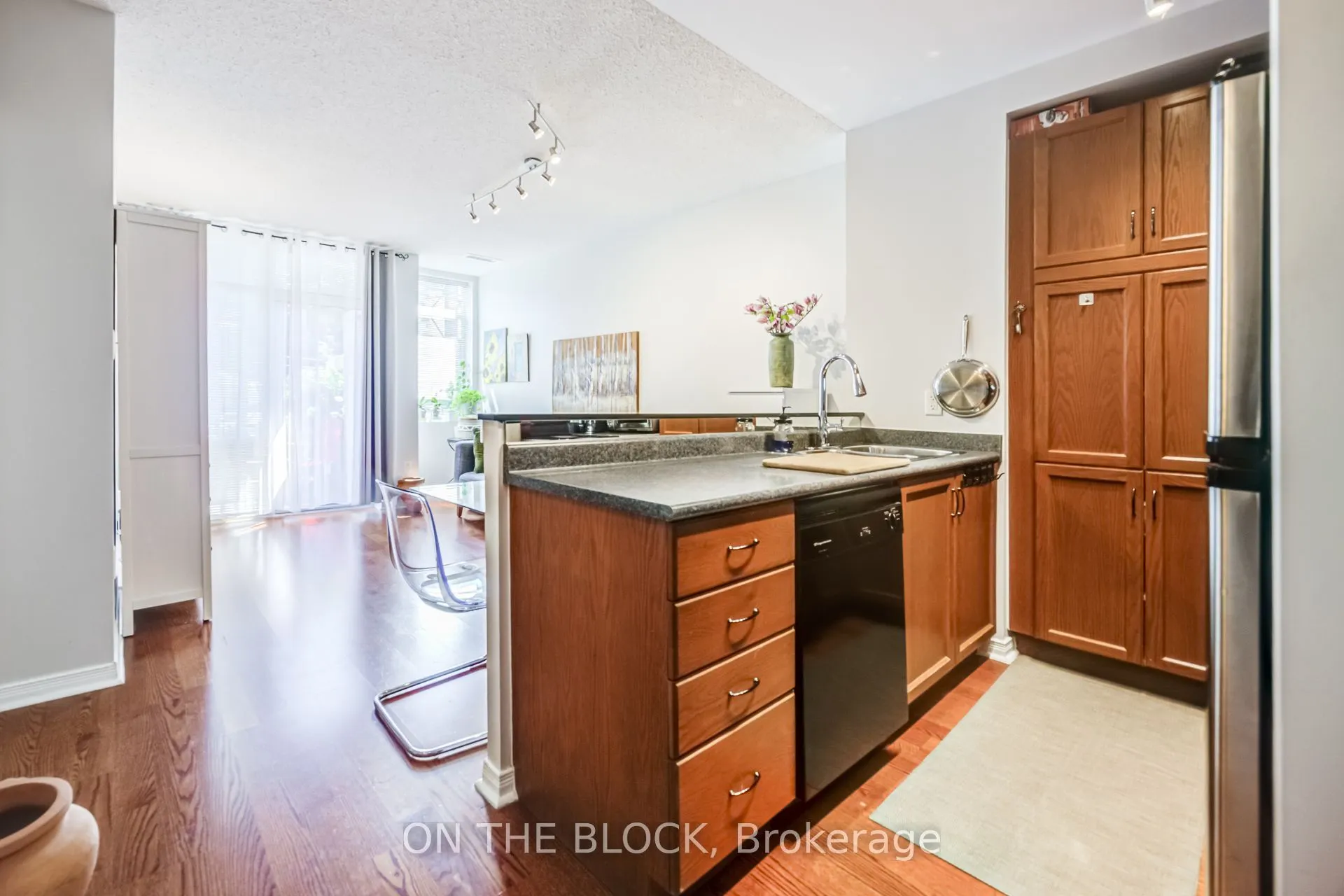 2495 Dundas Street W #107