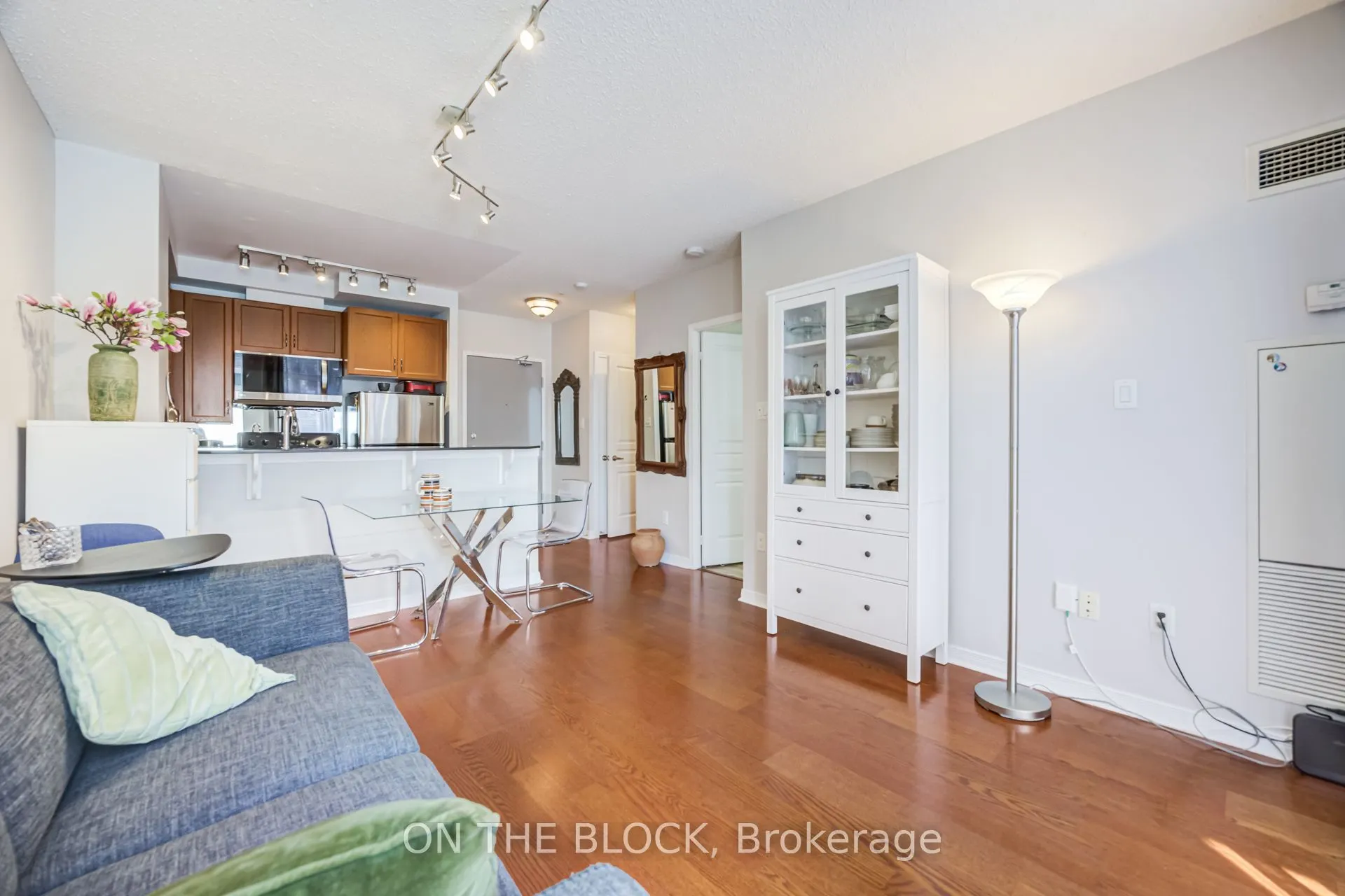 2495 Dundas Street W #107