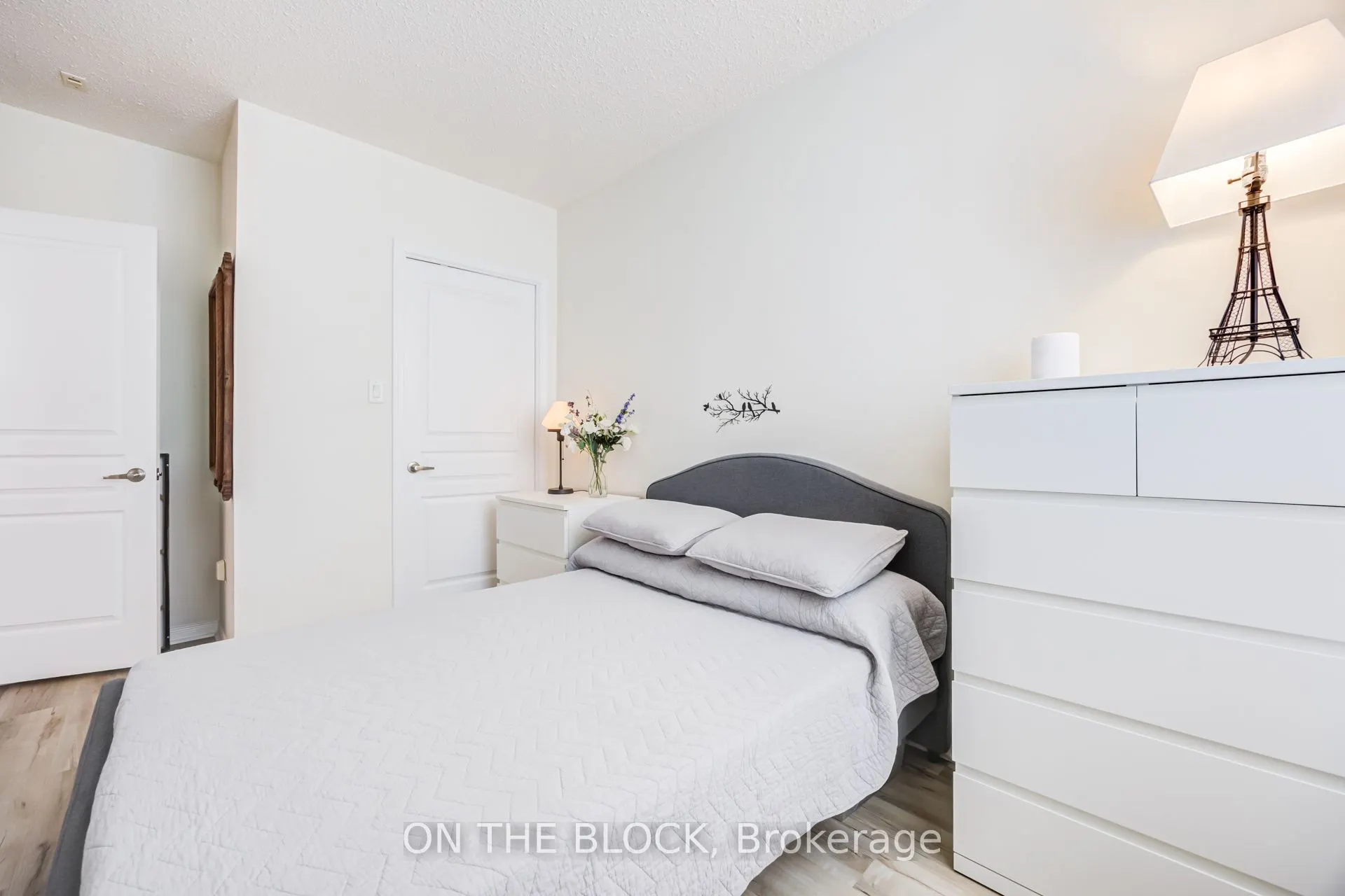 2495 Dundas Street W #107