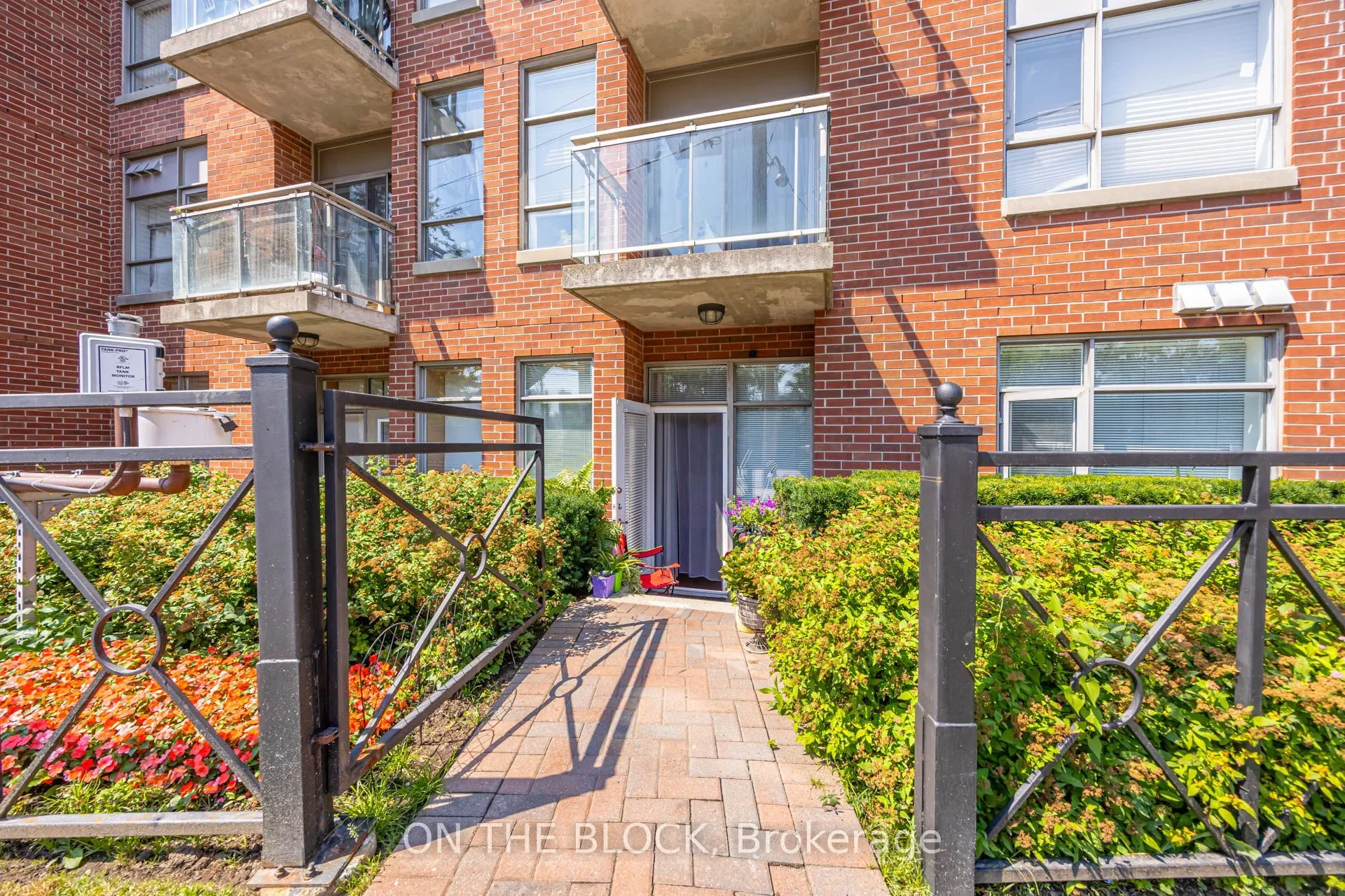 2495 Dundas Street W #107
