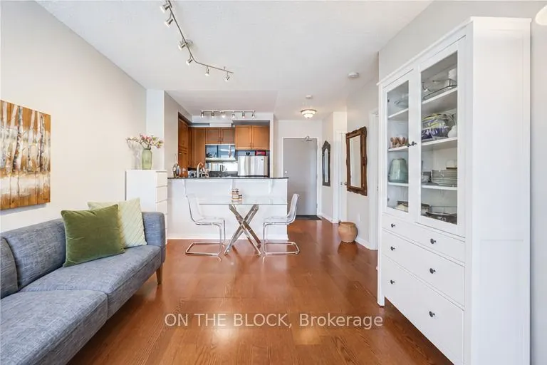 2495 Dundas Street W #107
