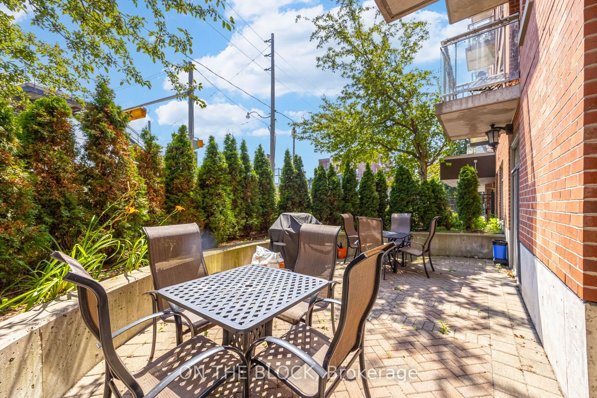 2495 Dundas Street W #107