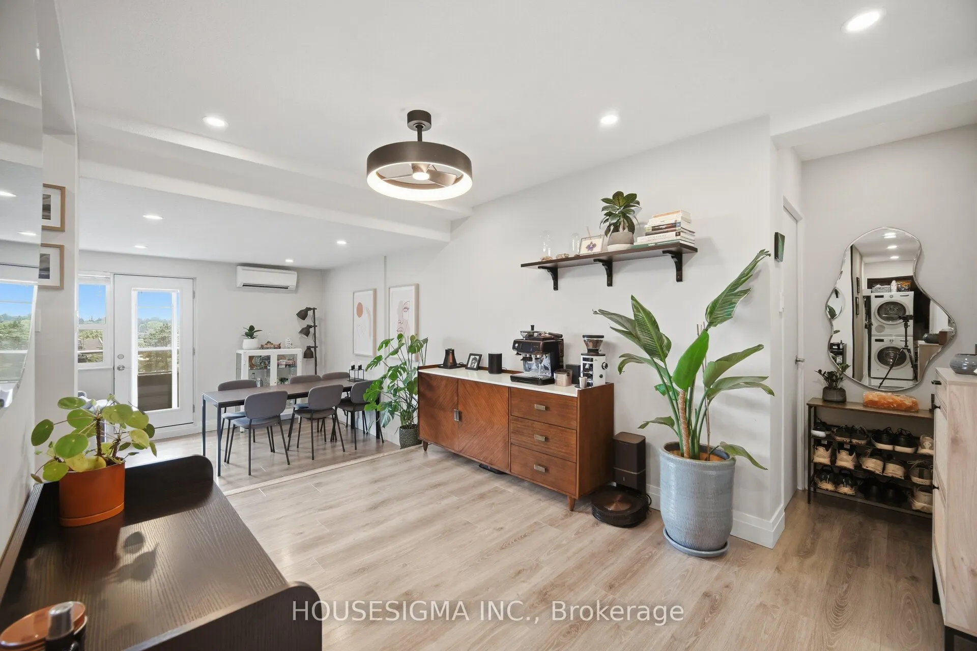 15 Elizabeth Street N #801