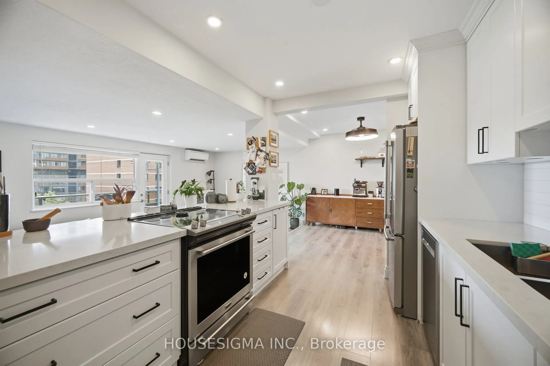 15 Elizabeth Street N #801