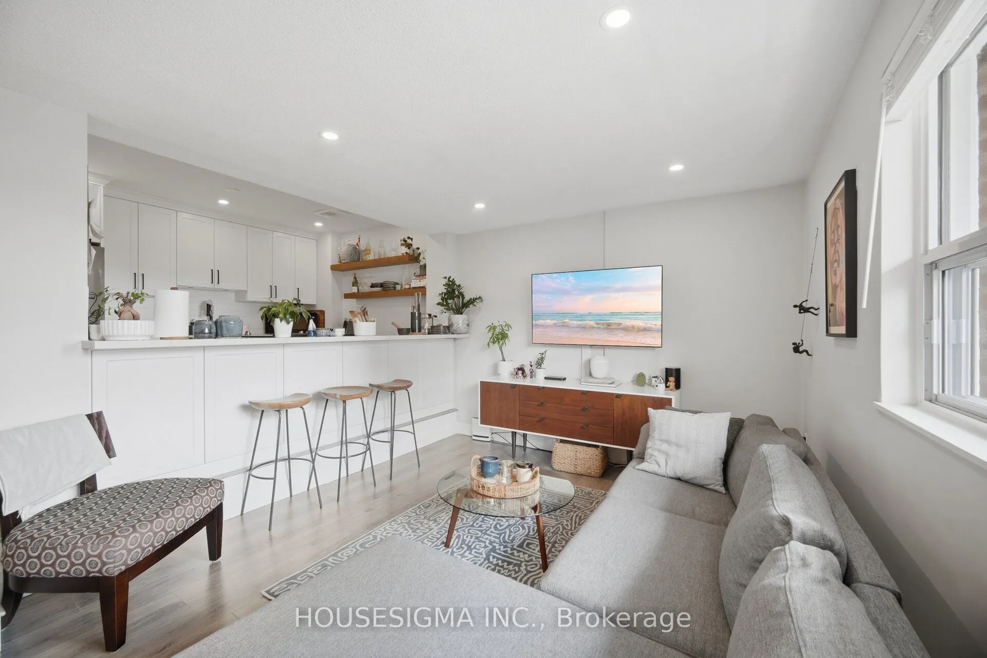 15 Elizabeth Street N #801