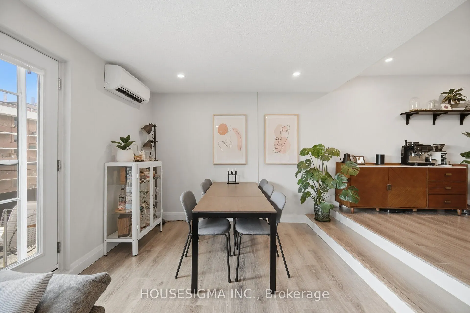 15 Elizabeth Street N #801