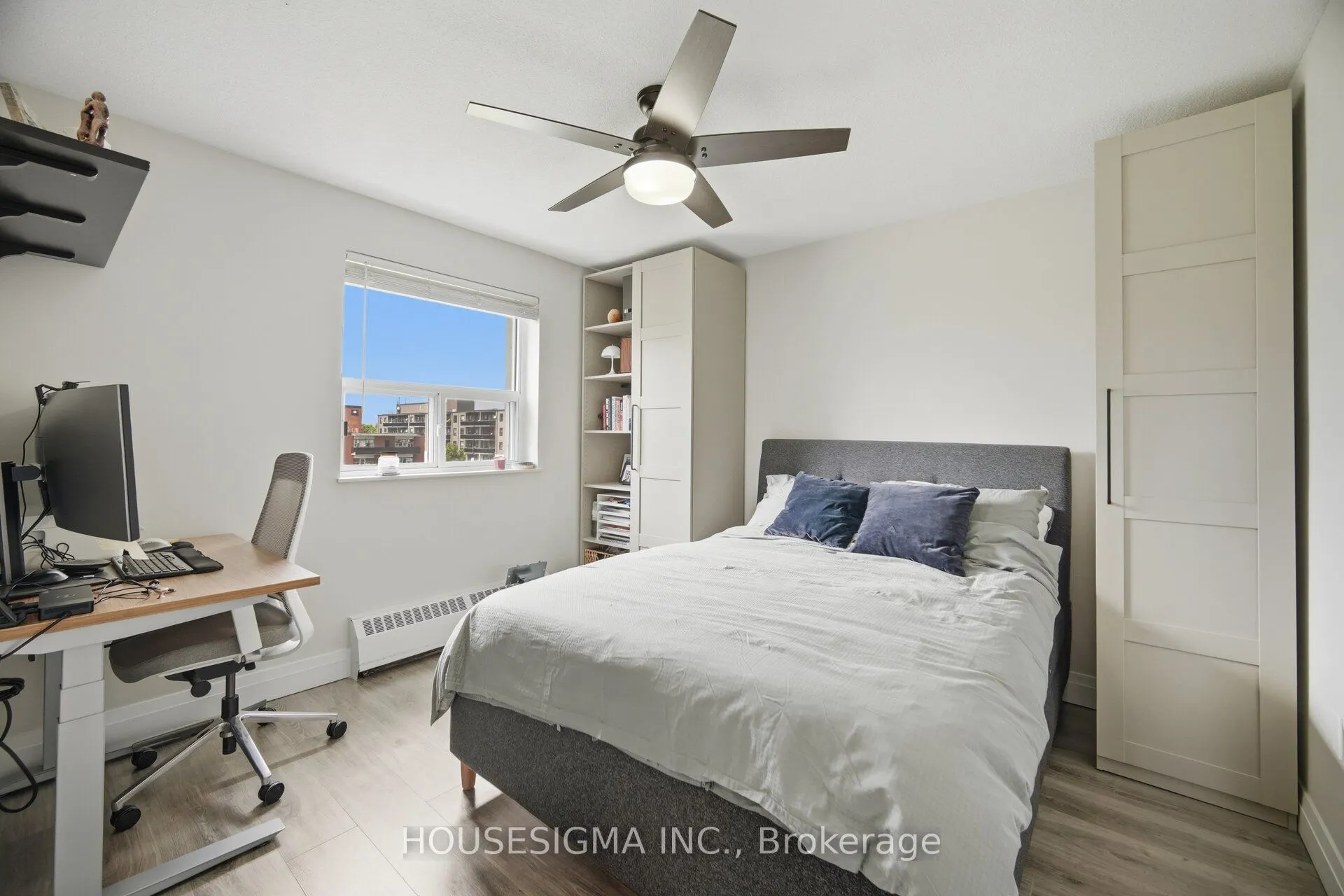 15 Elizabeth Street N #801