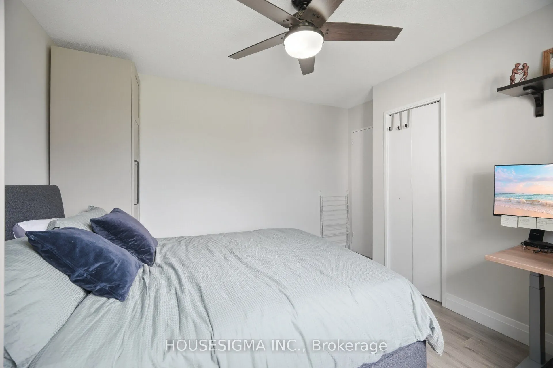 15 Elizabeth Street N #801