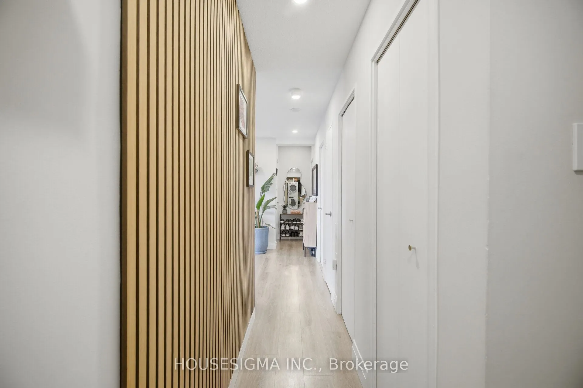 15 Elizabeth Street N #801