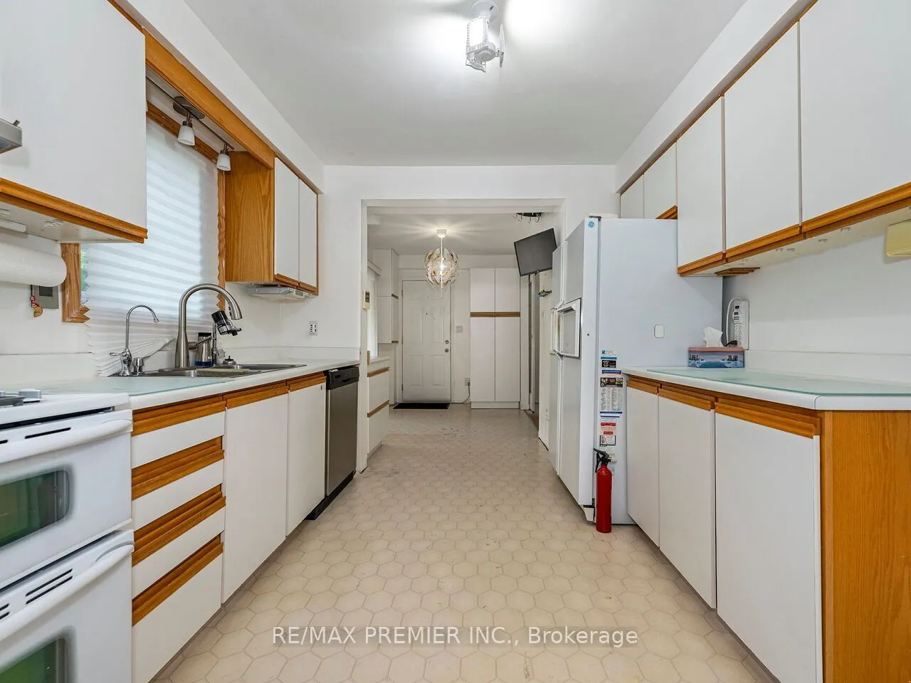 28 Emeline Street