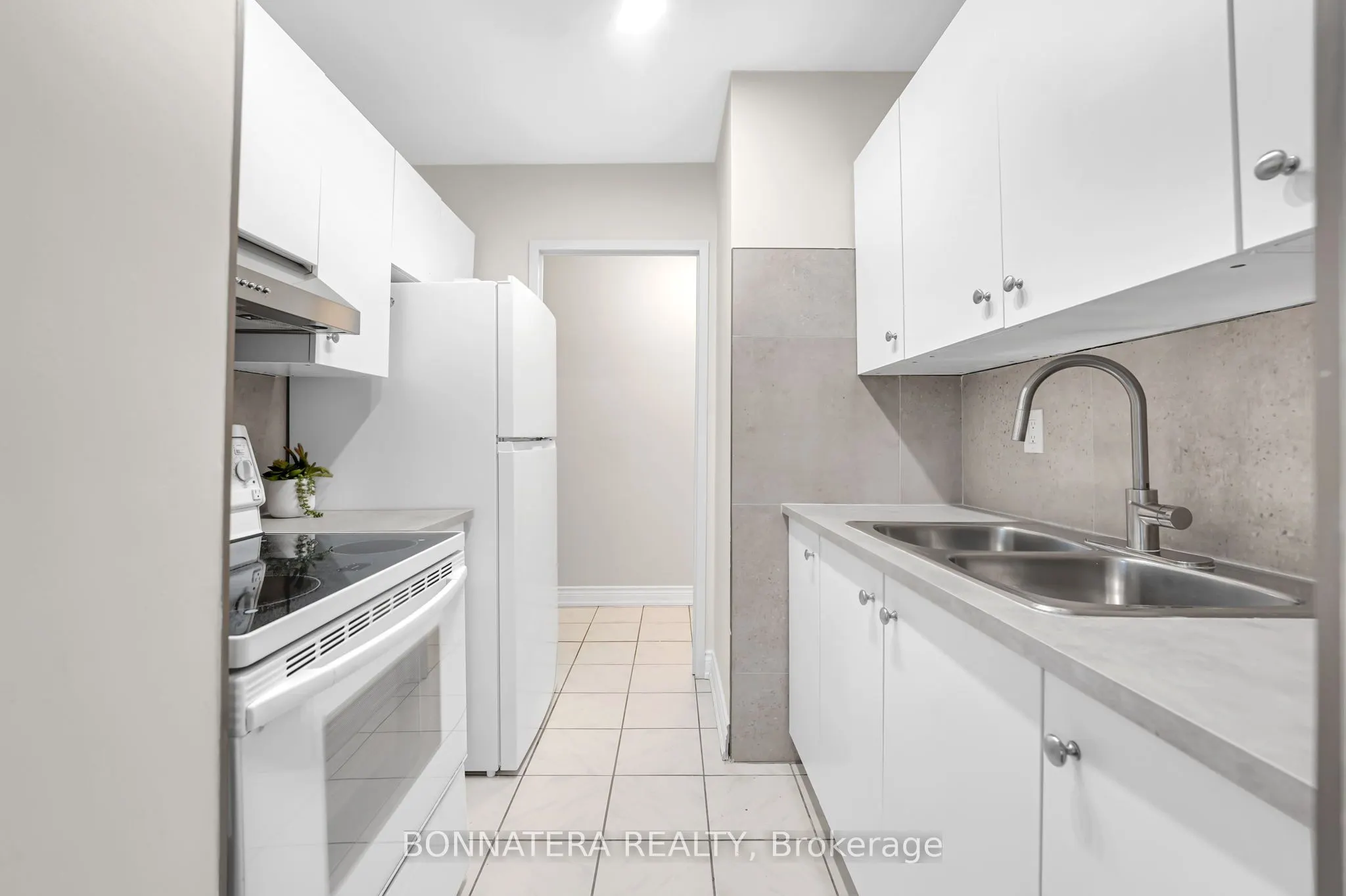 3065 Queen Frederica Drive #905