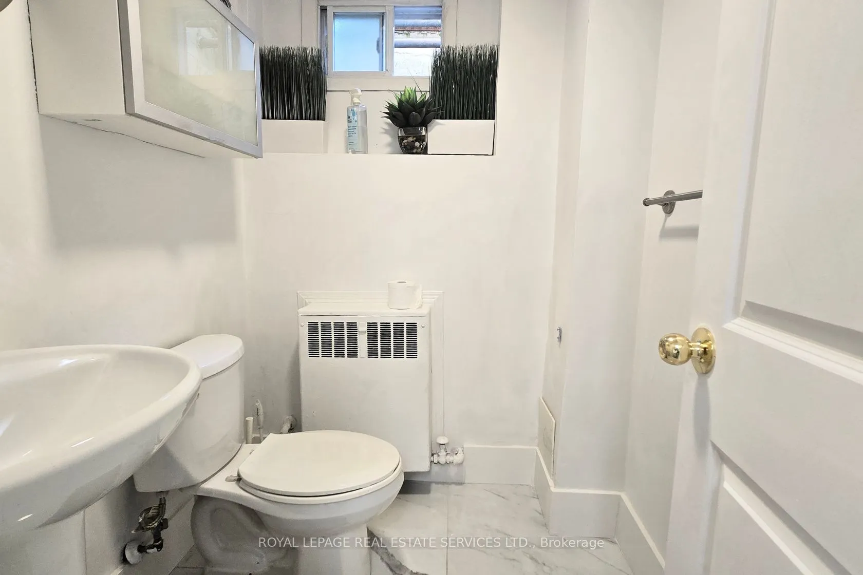 2842 Bloor Street W #L1