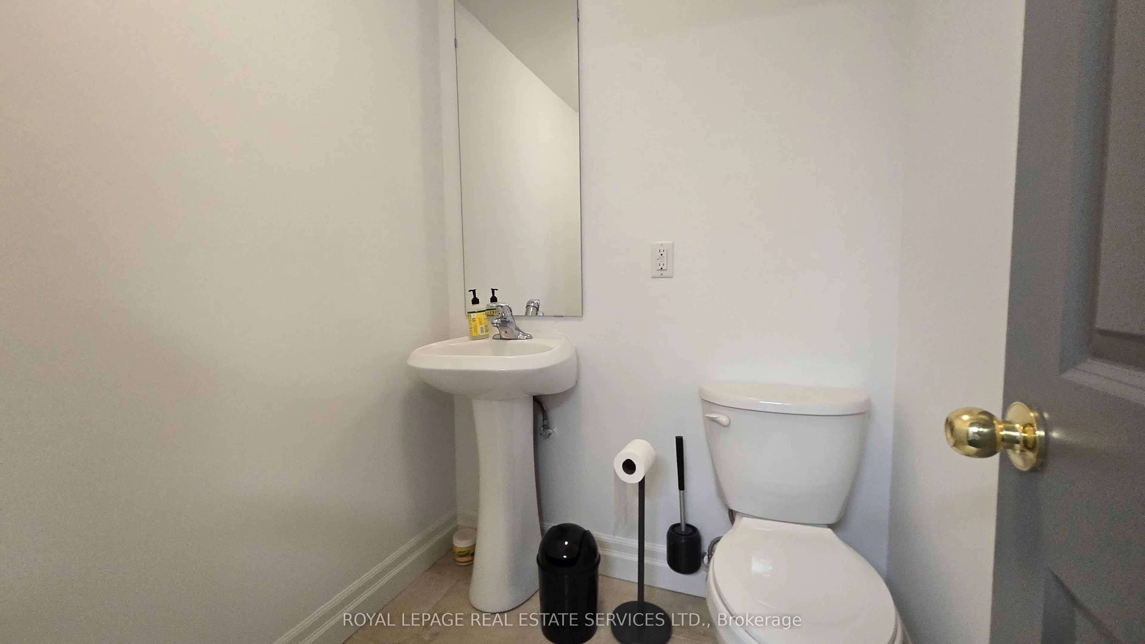 2842 Bloor Street W #L2