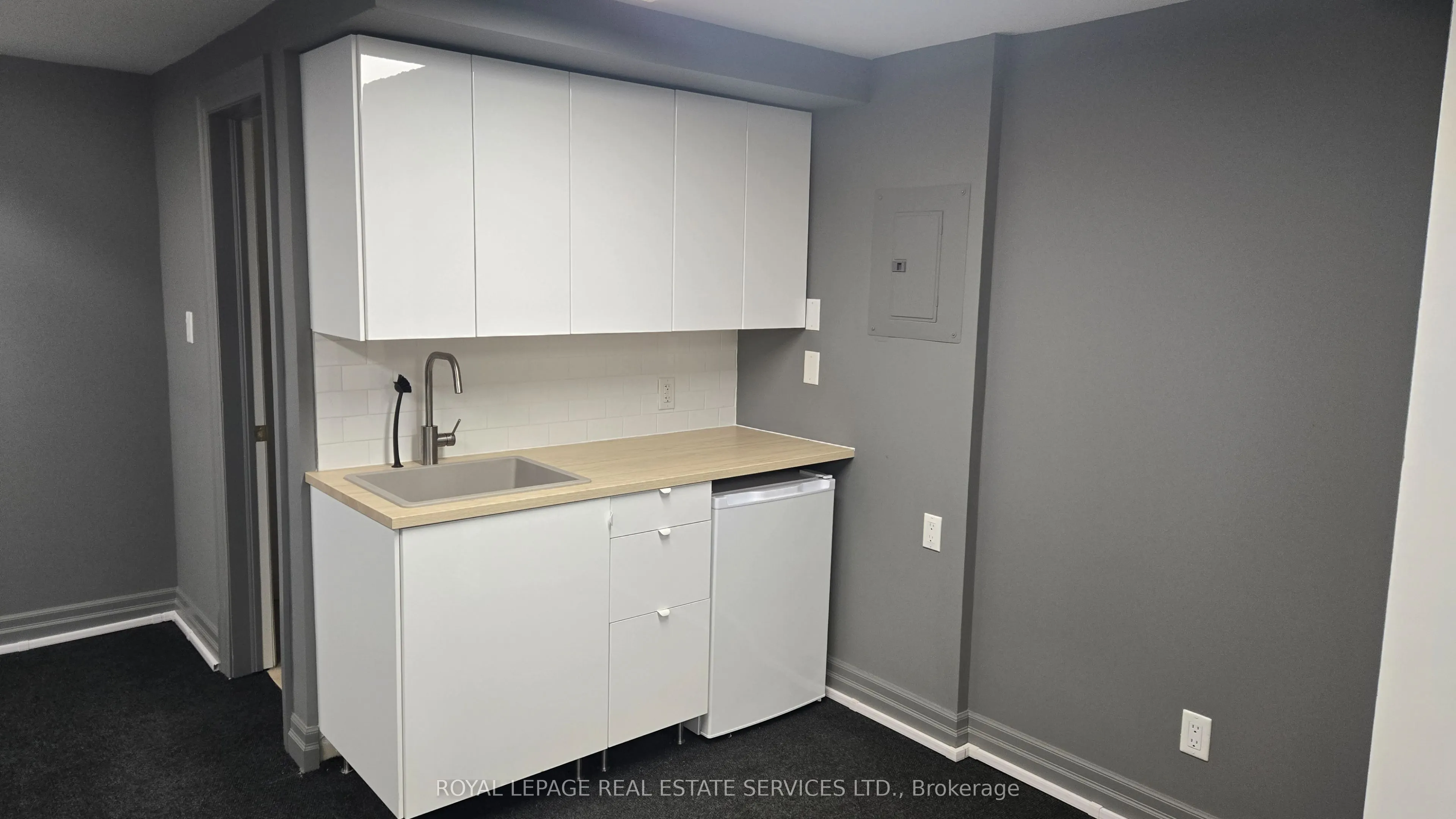 2842 Bloor Street W #L2