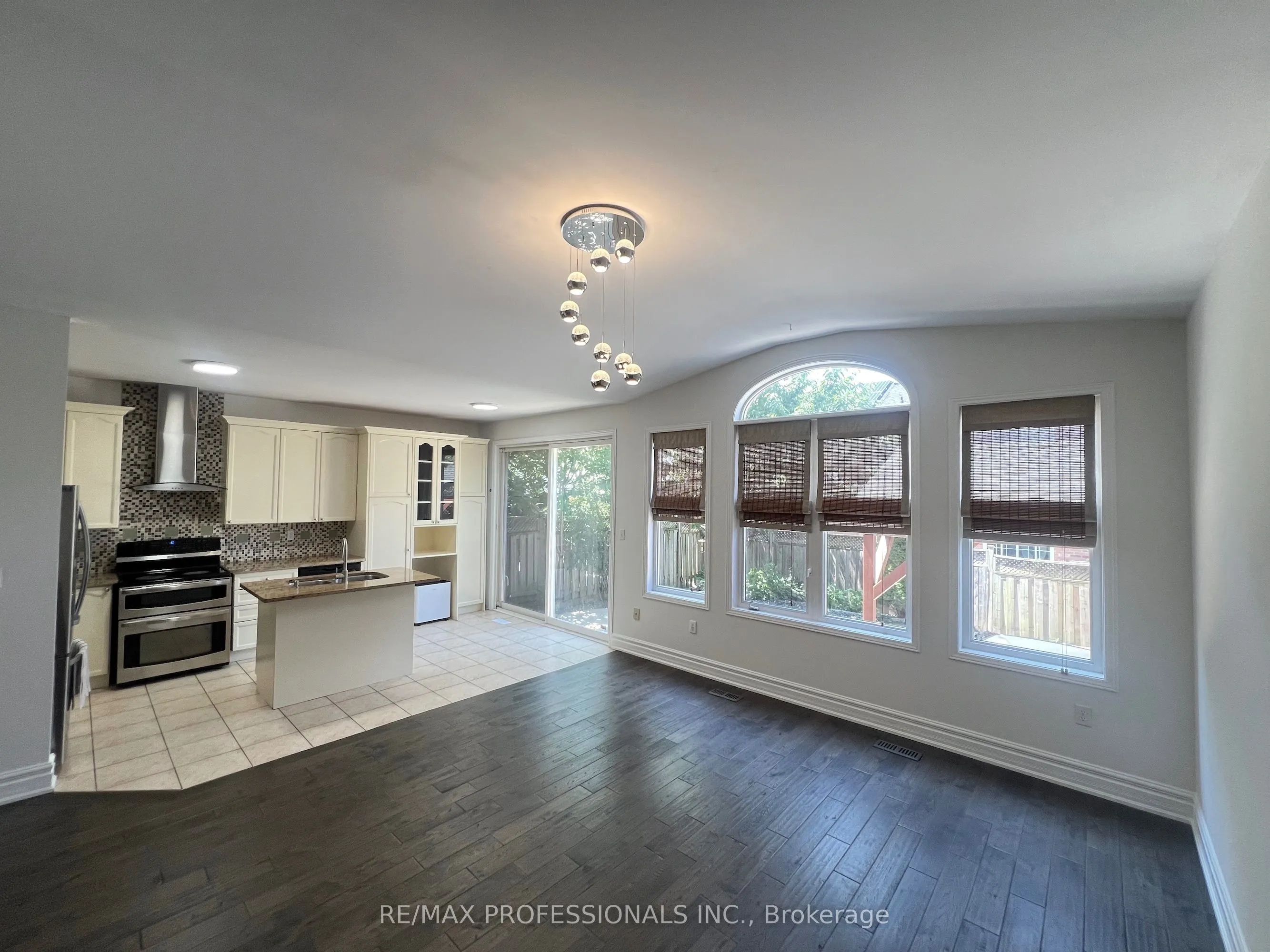 3895 Henrietta Way