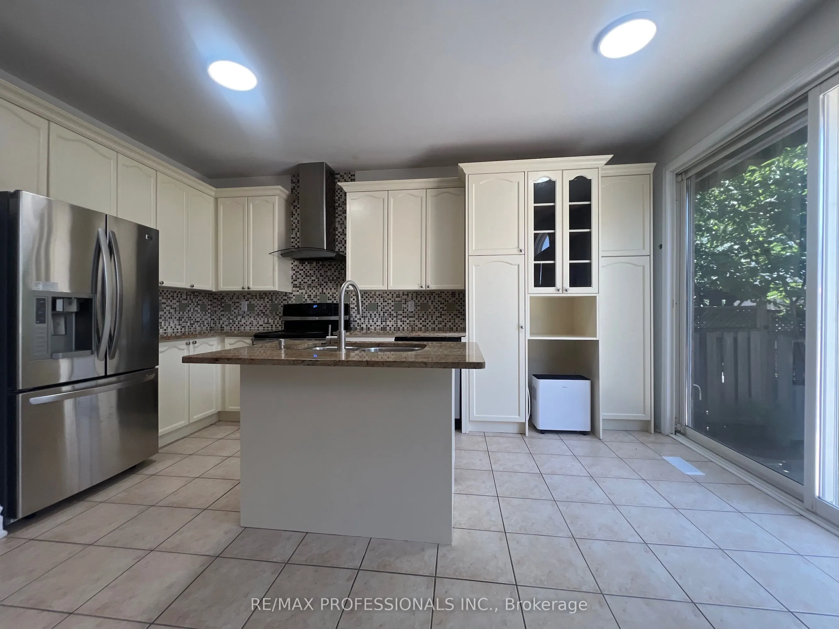 3895 Henrietta Way