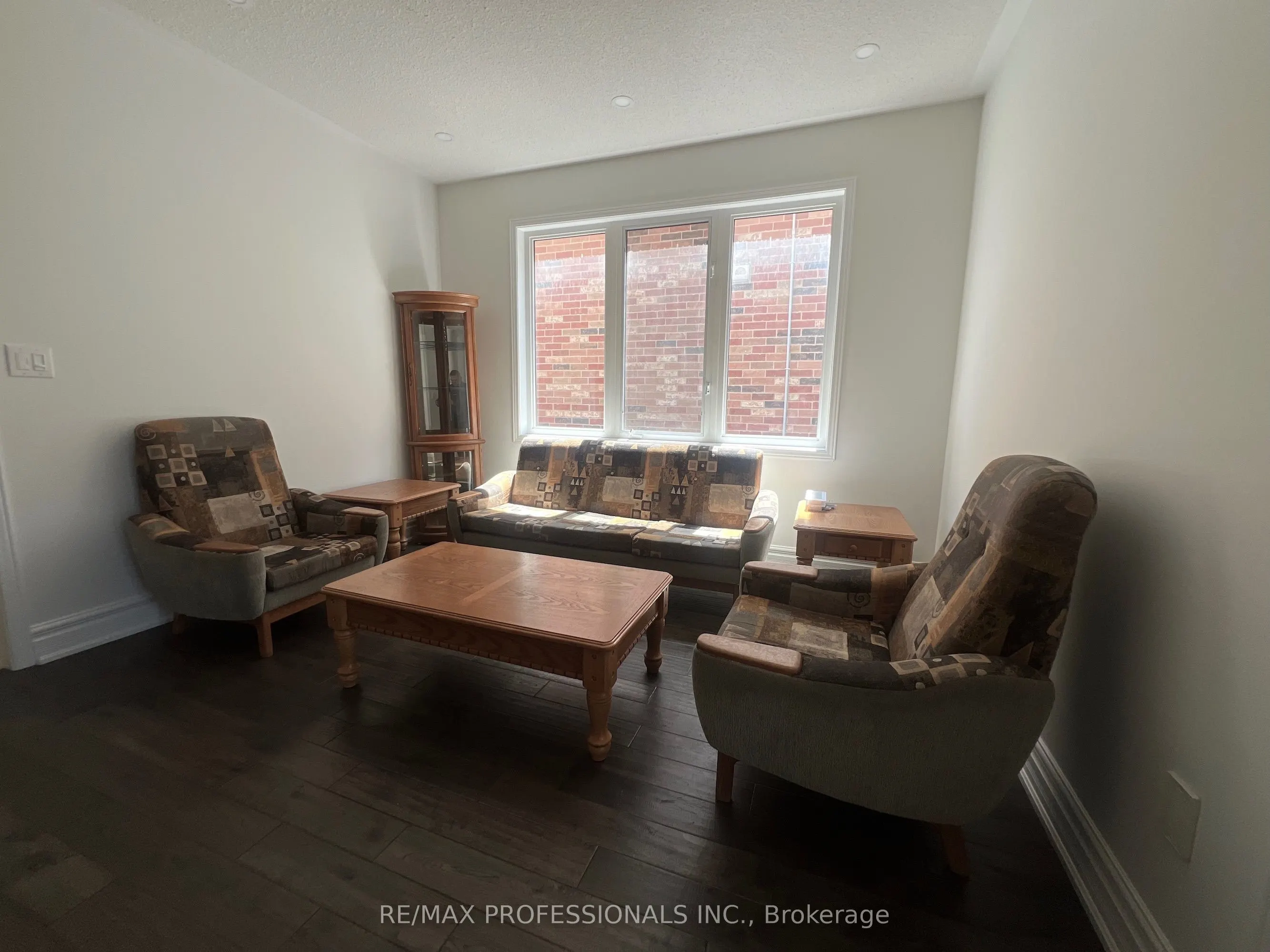 3895 Henrietta Way