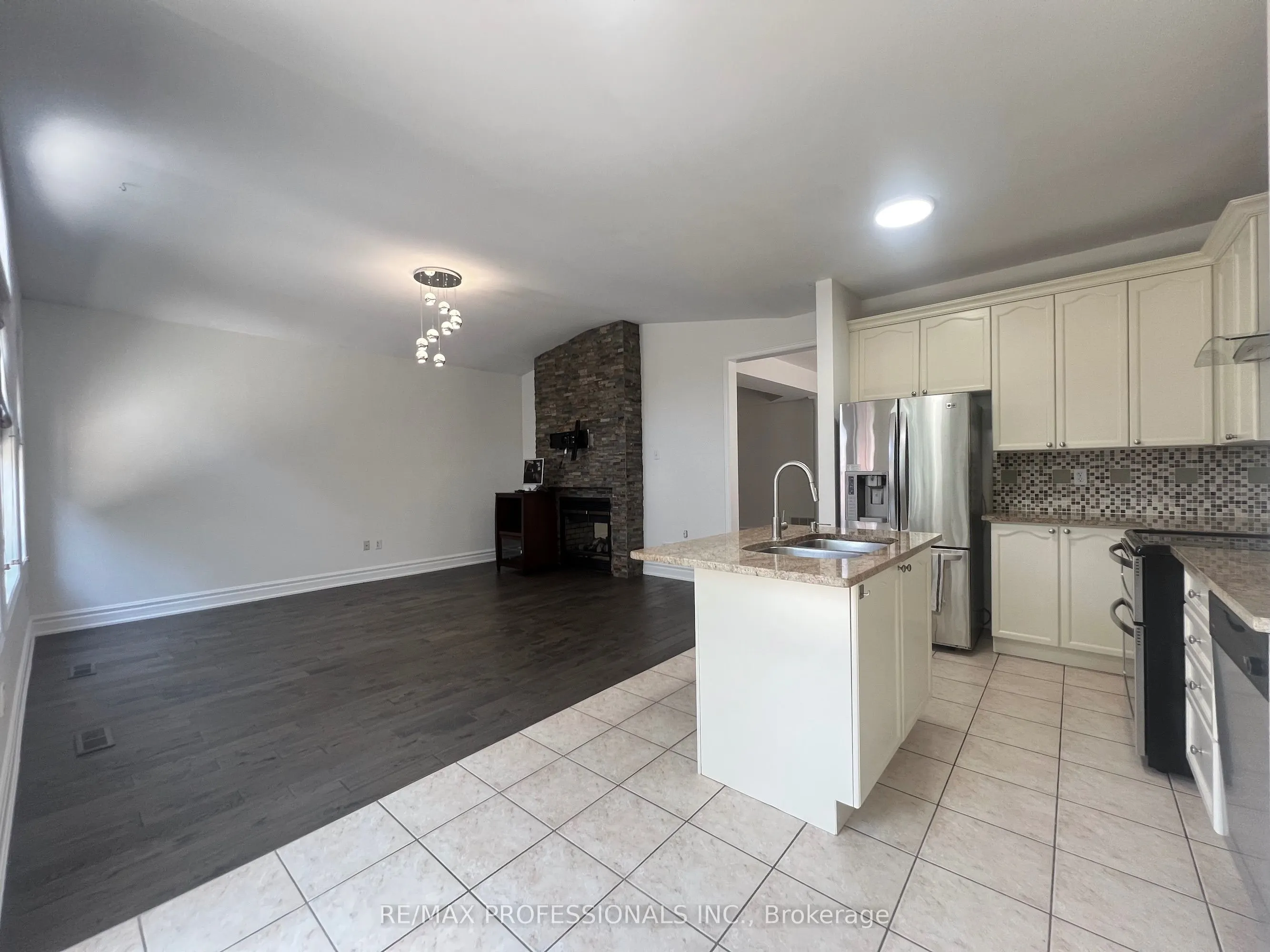 3895 Henrietta Way