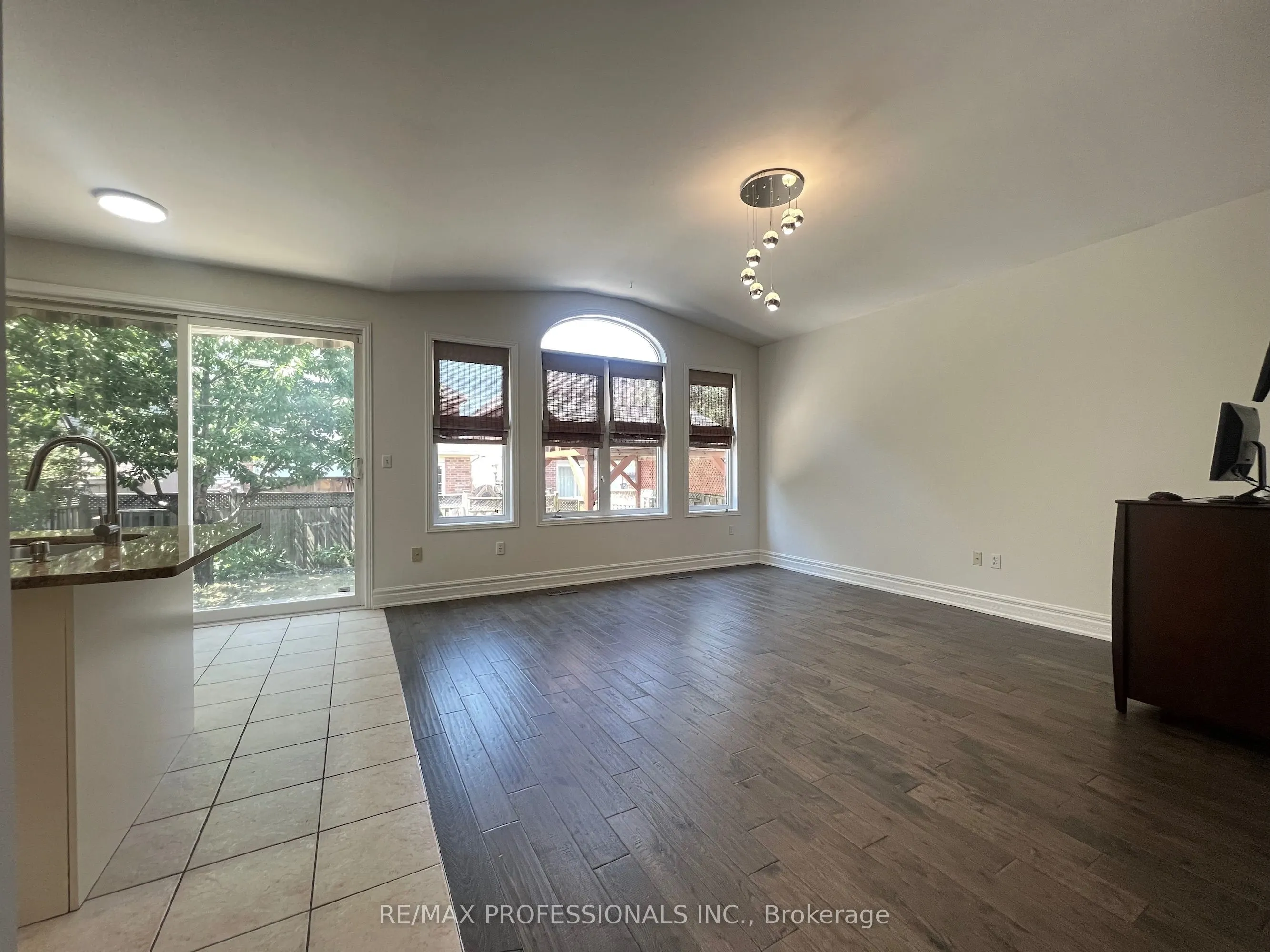 3895 Henrietta Way