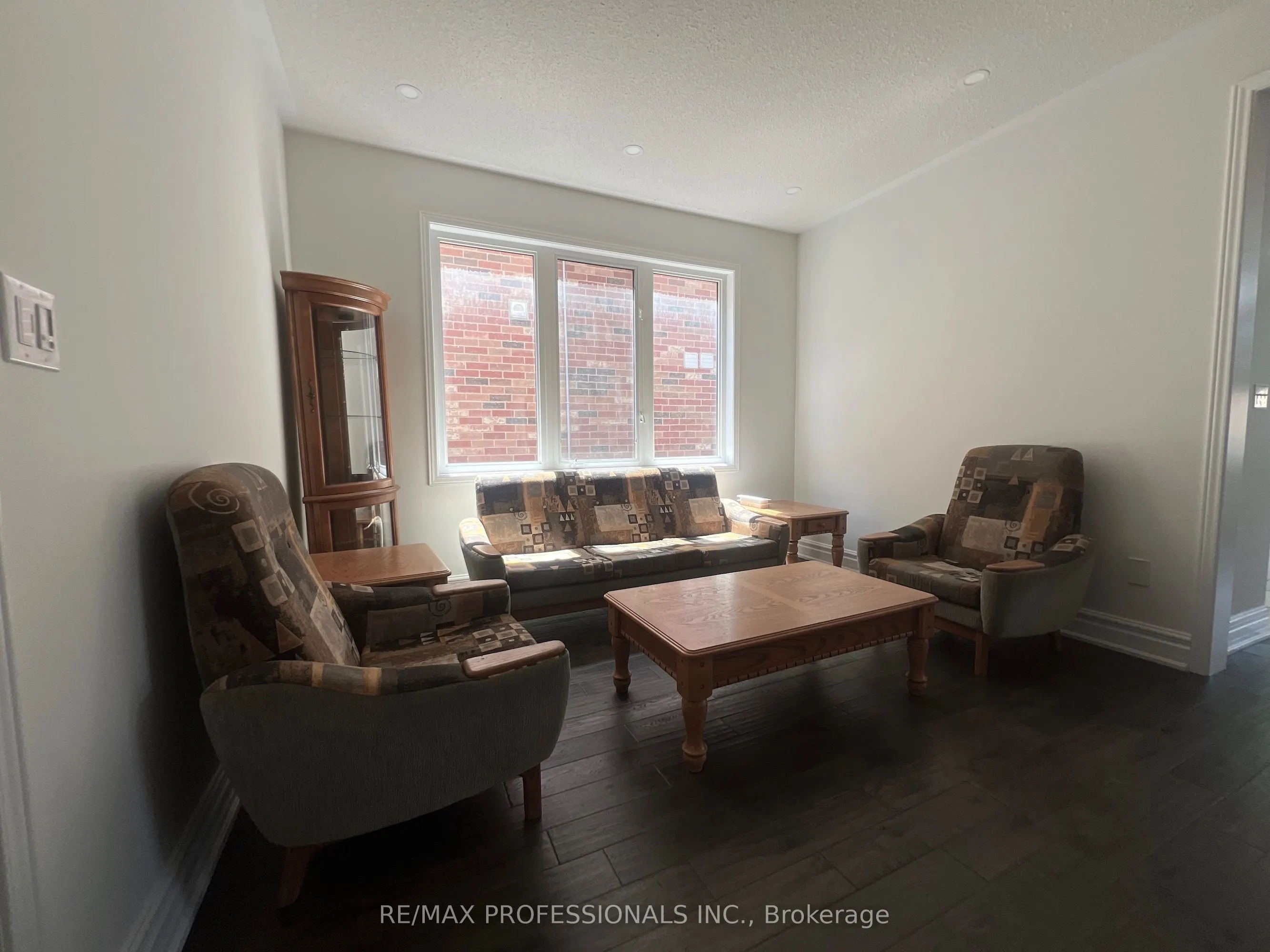 3895 Henrietta Way