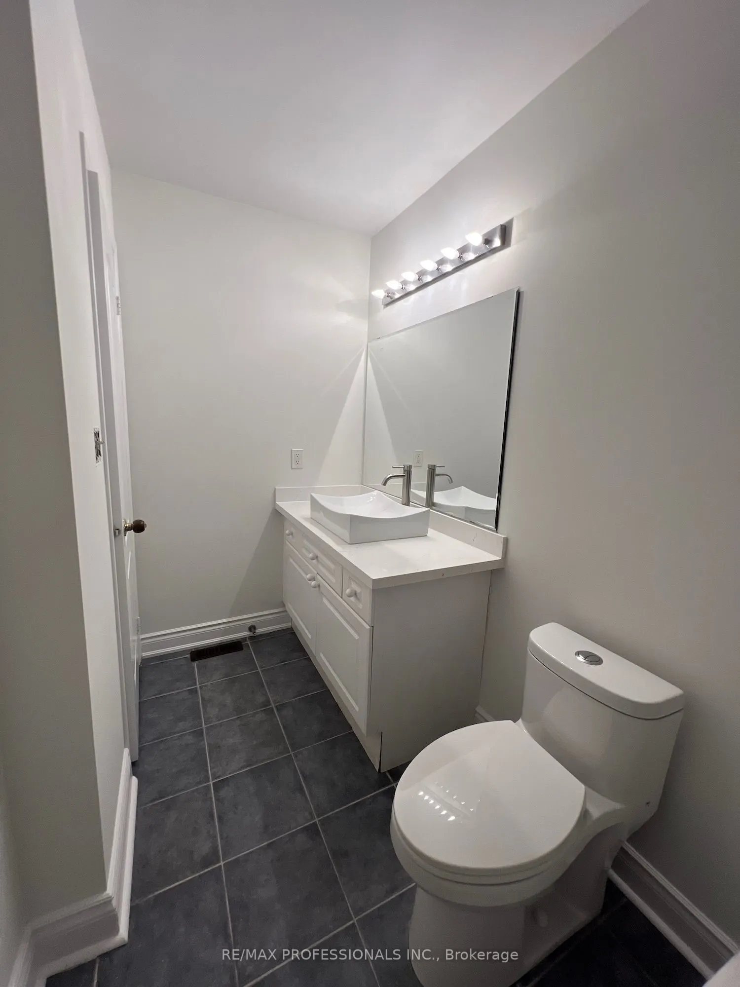3895 Henrietta Way