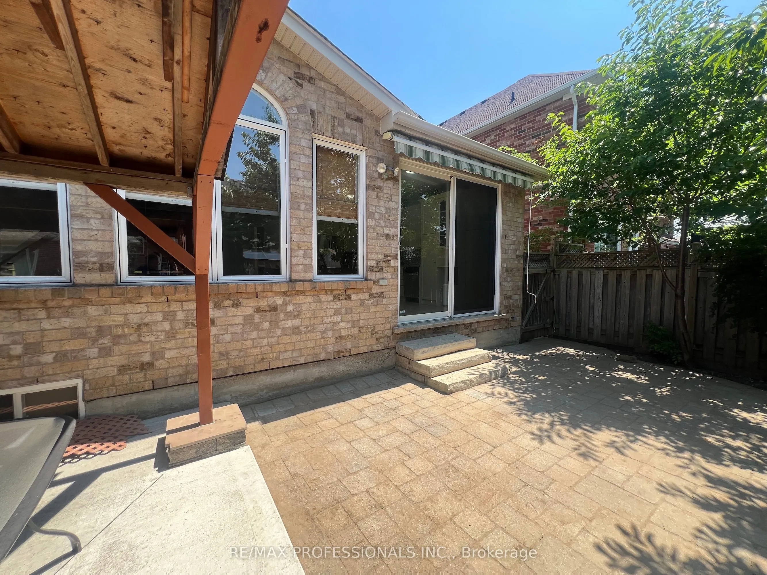 3895 Henrietta Way