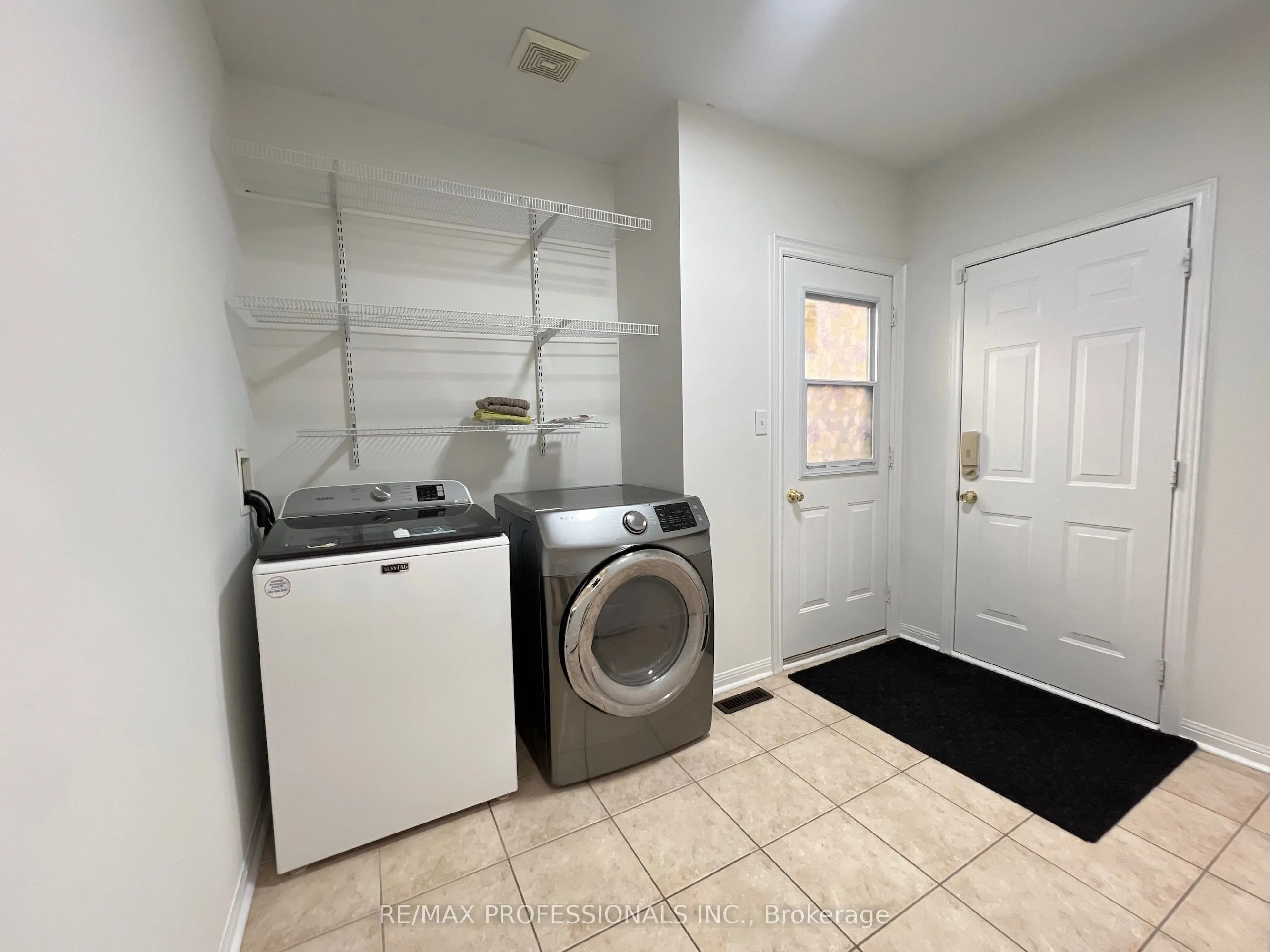 3895 Henrietta Way