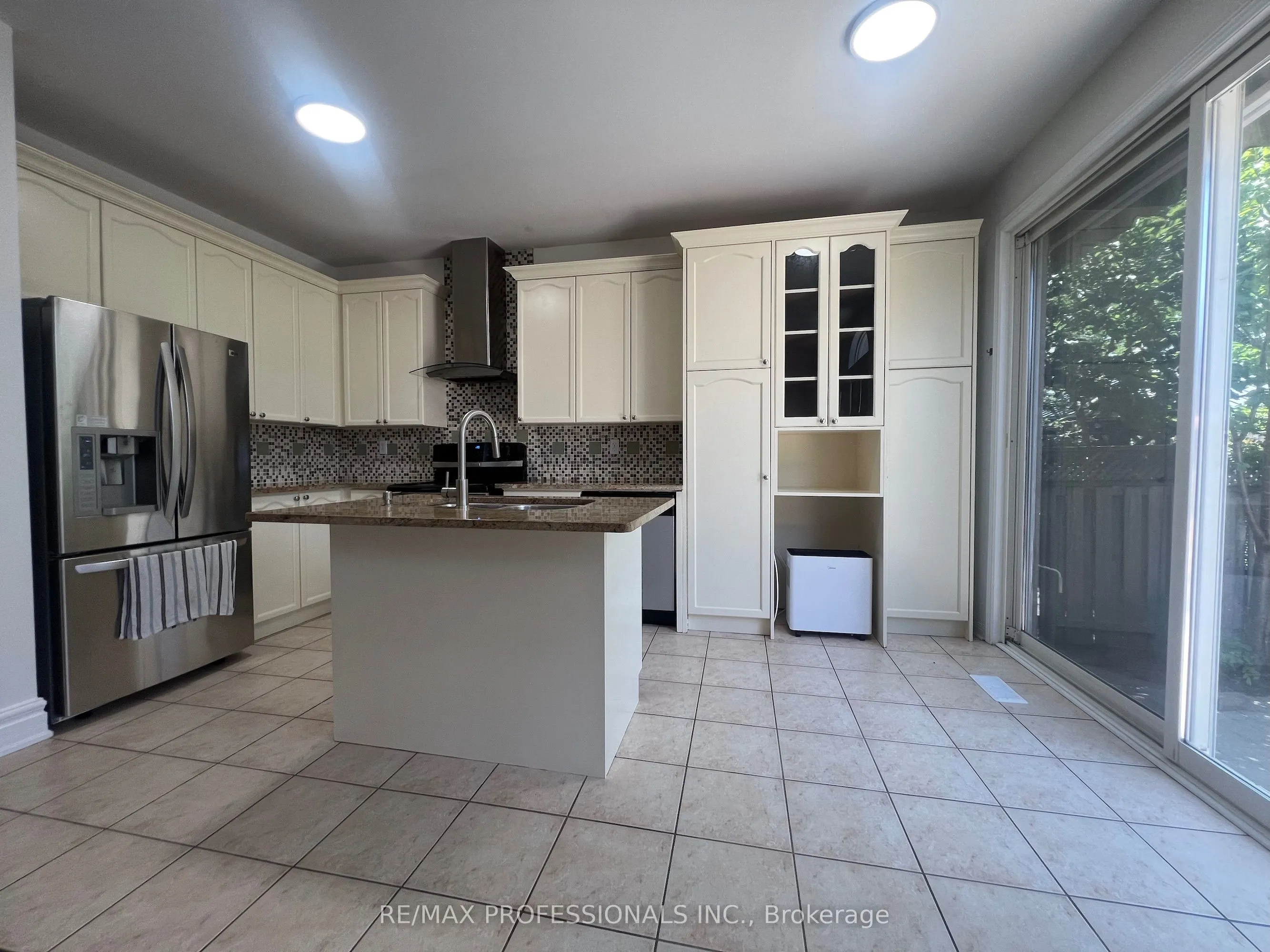 3895 Henrietta Way