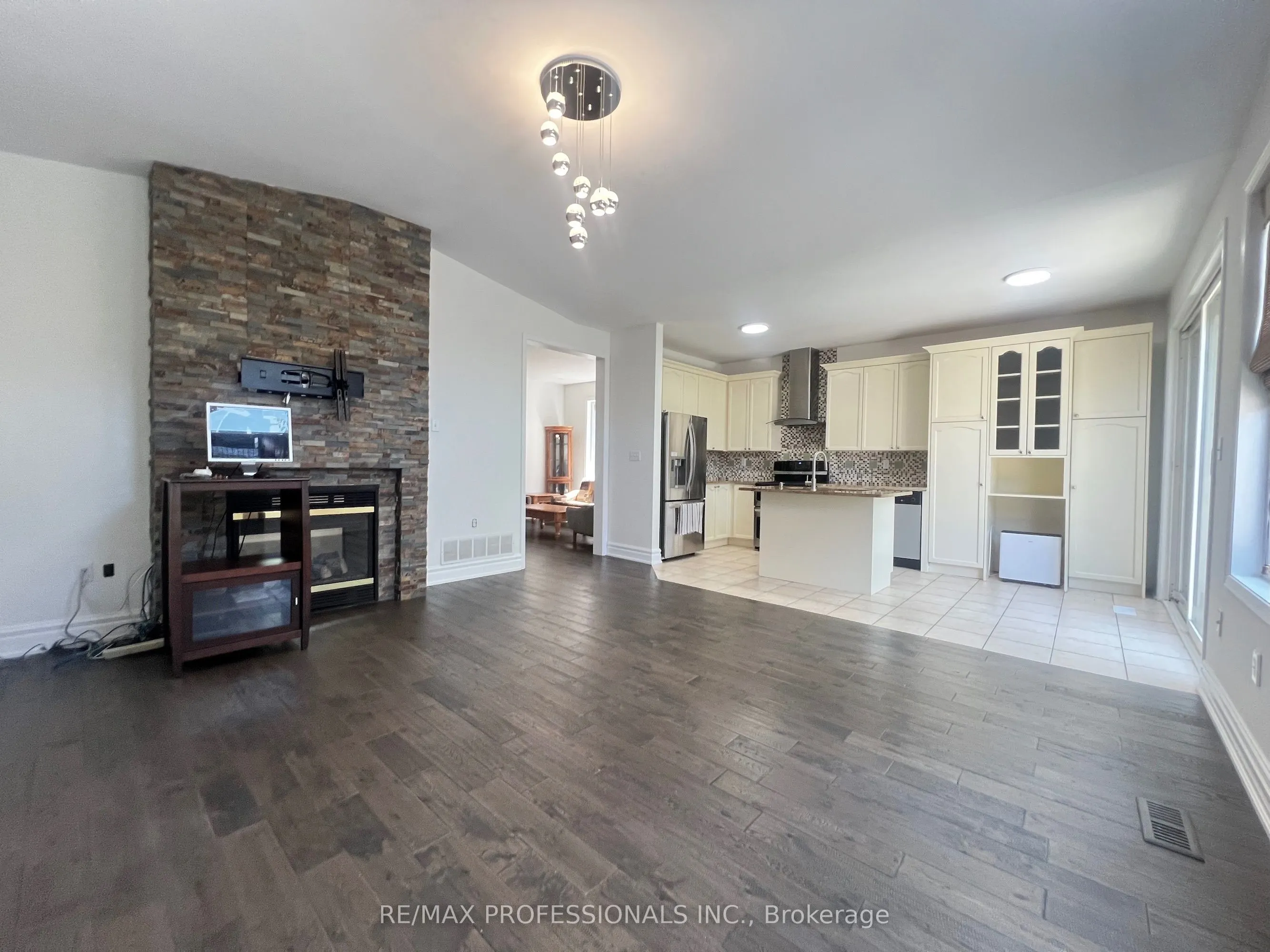 3895 Henrietta Way