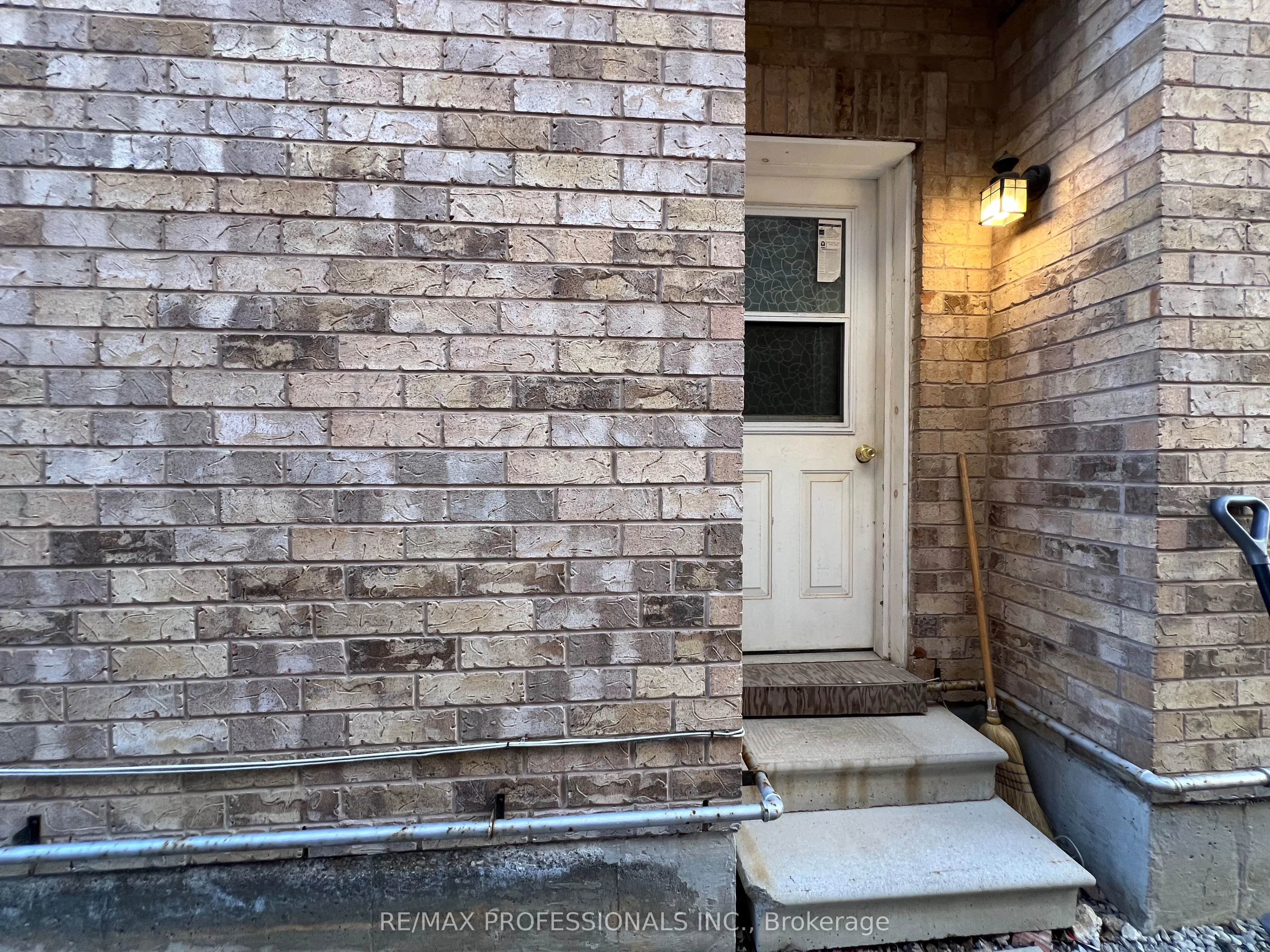 3895 Henrietta Way