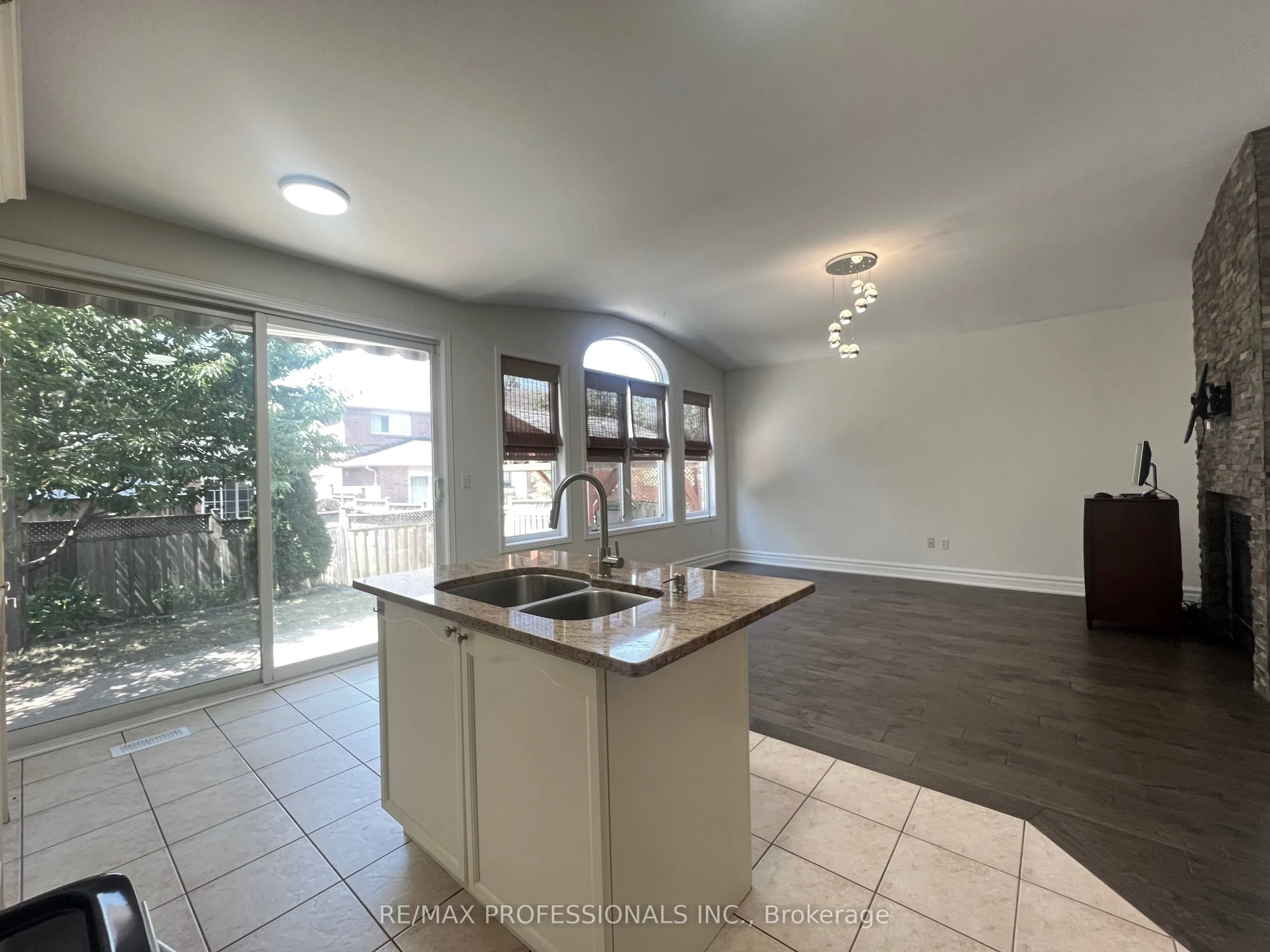 3895 Henrietta Way
