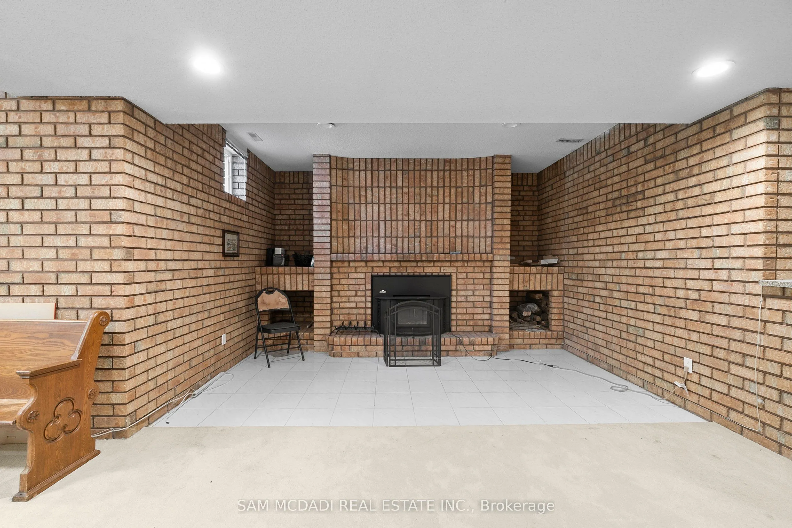 2339 Glengarry Road