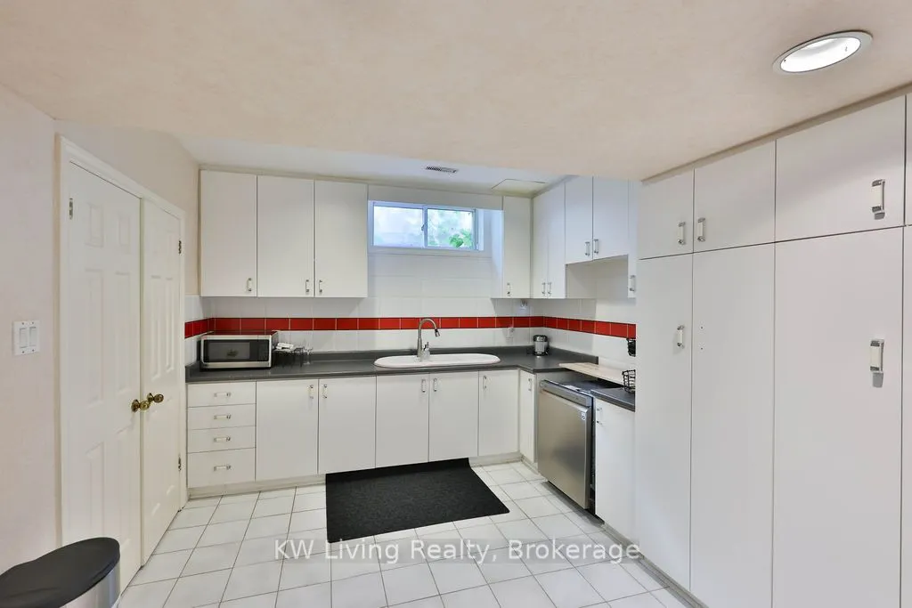 1070 Geran Crescent