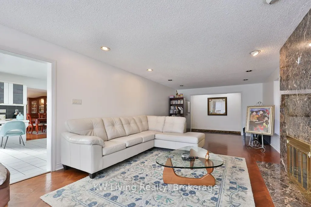 1070 Geran Crescent