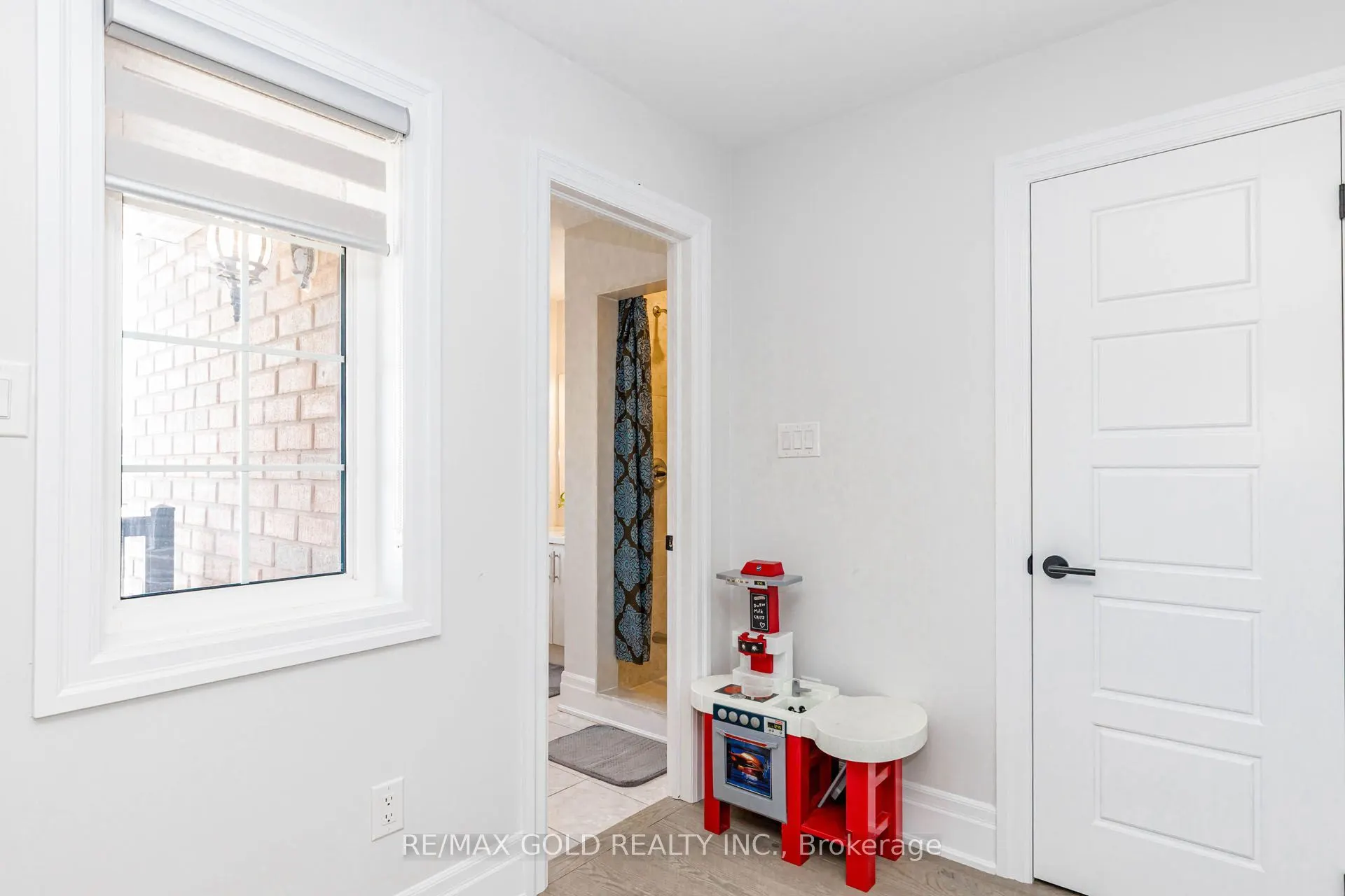 7 Overstone Road