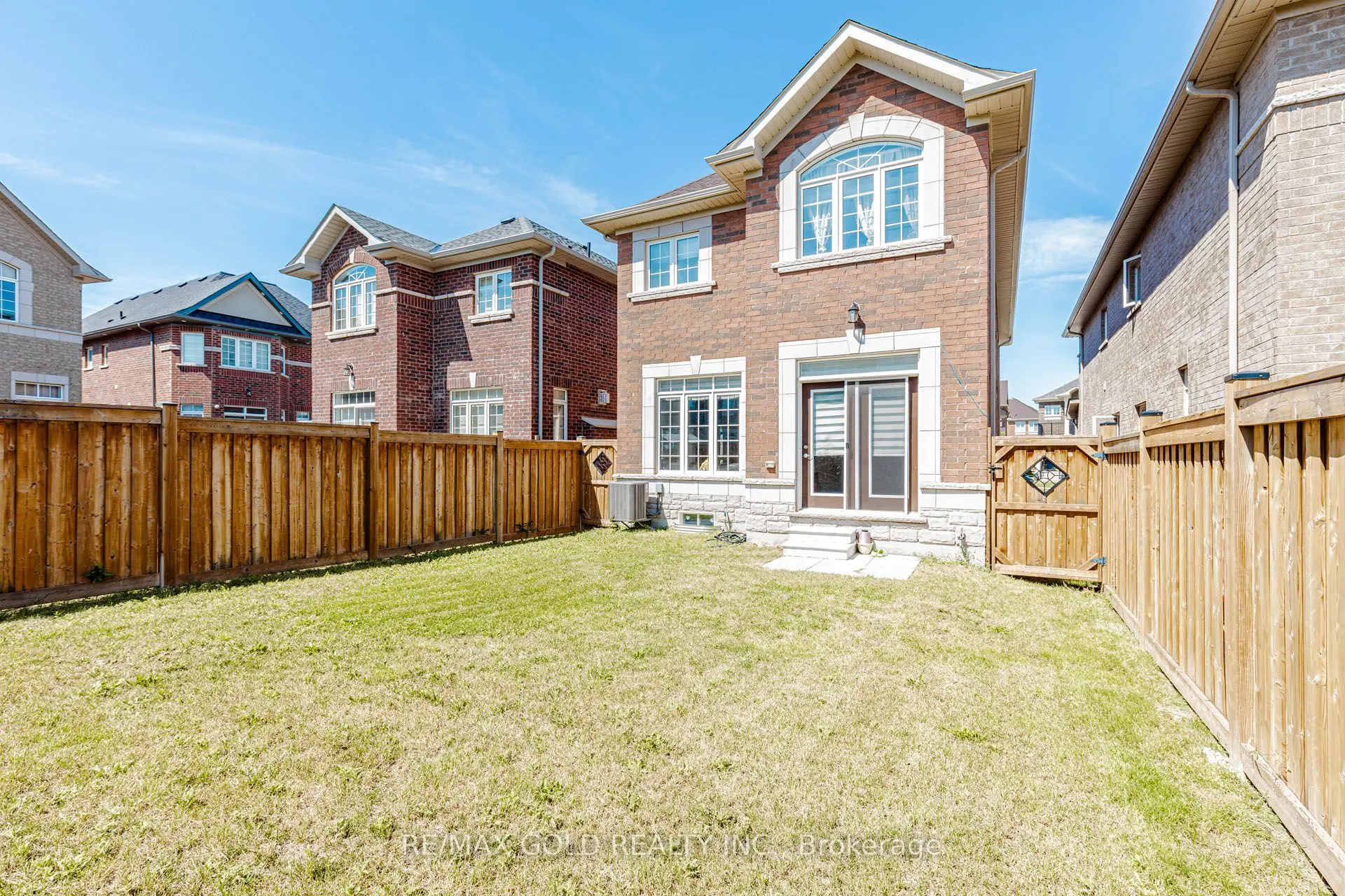 7 Overstone Road