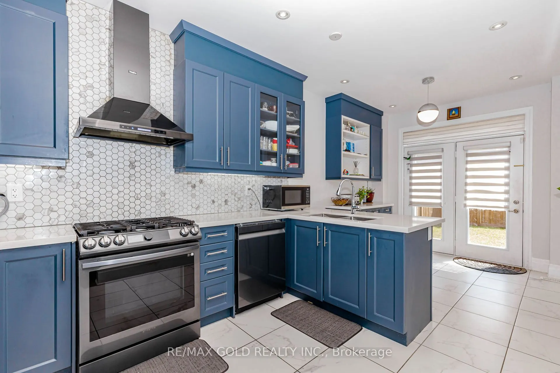7 Overstone Road