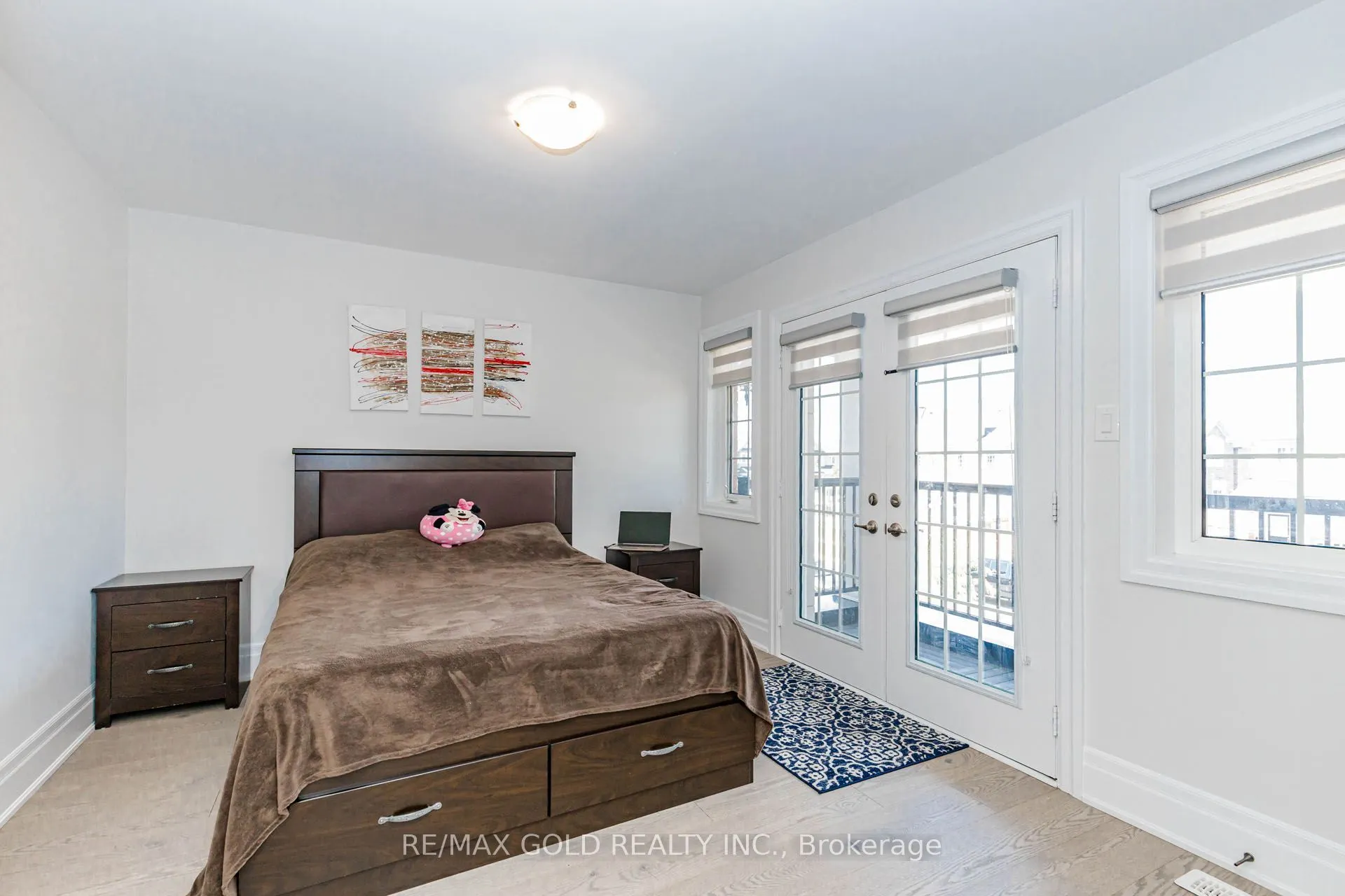 7 Overstone Road